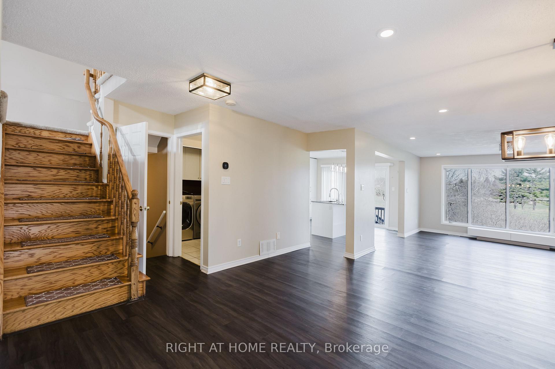 Photo 7 of 17 Windeyer Crescent E, Ottawa, Kanata - Kanata Lakes/Heritage Hills — HOMEH