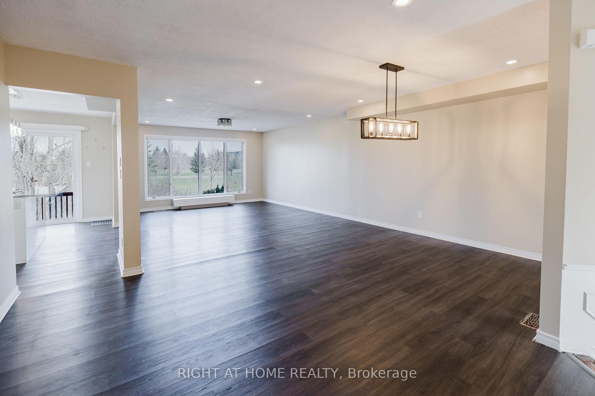 Photo 8 of 17 Windeyer Crescent E, Ottawa, Kanata - Kanata Lakes/Heritage Hills — HOMEH