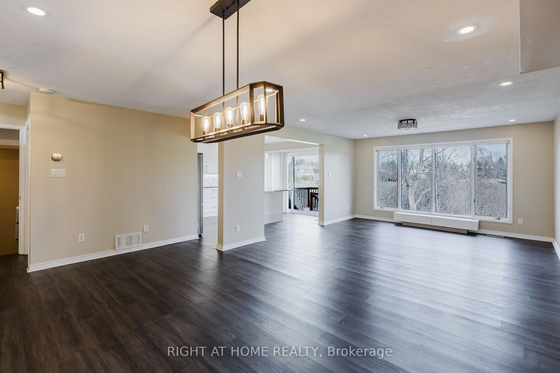 Photo 9 of 17 Windeyer Crescent E, Ottawa, Kanata - Kanata Lakes/Heritage Hills — HOMEH