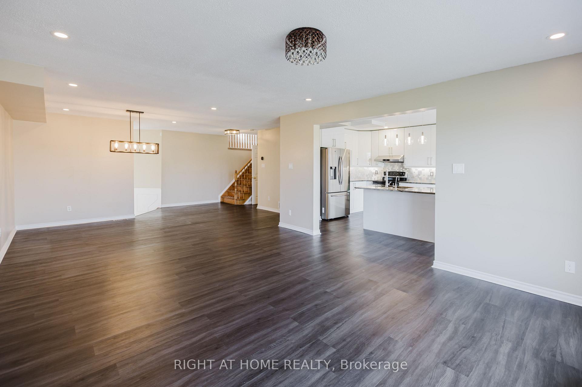 Photo 10 of 17 Windeyer Crescent E, Ottawa, Kanata - Kanata Lakes/Heritage Hills — HOMEH