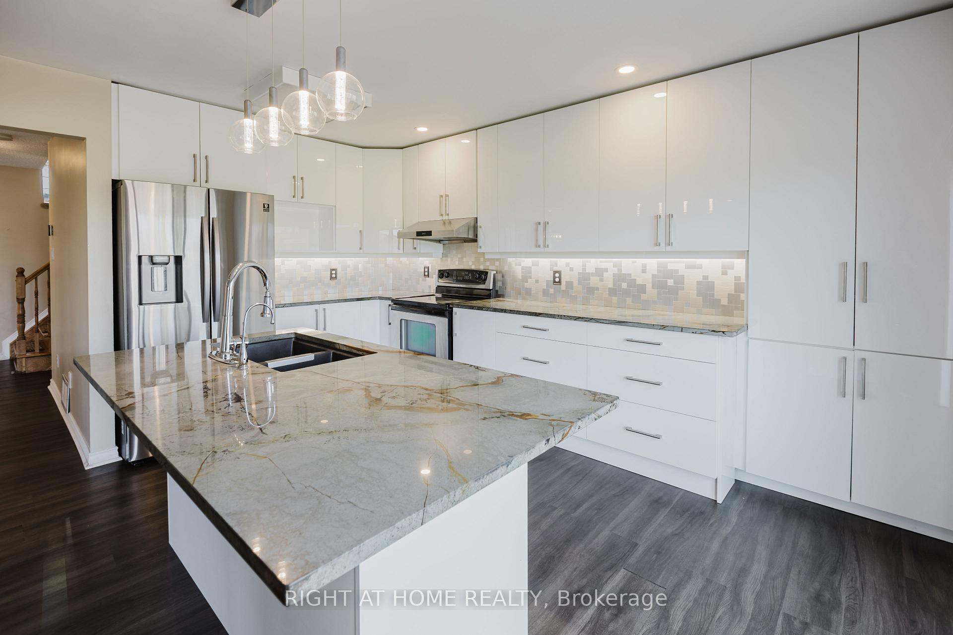 Photo 11 of 17 Windeyer Crescent E, Ottawa, Kanata - Kanata Lakes/Heritage Hills — HOMEH