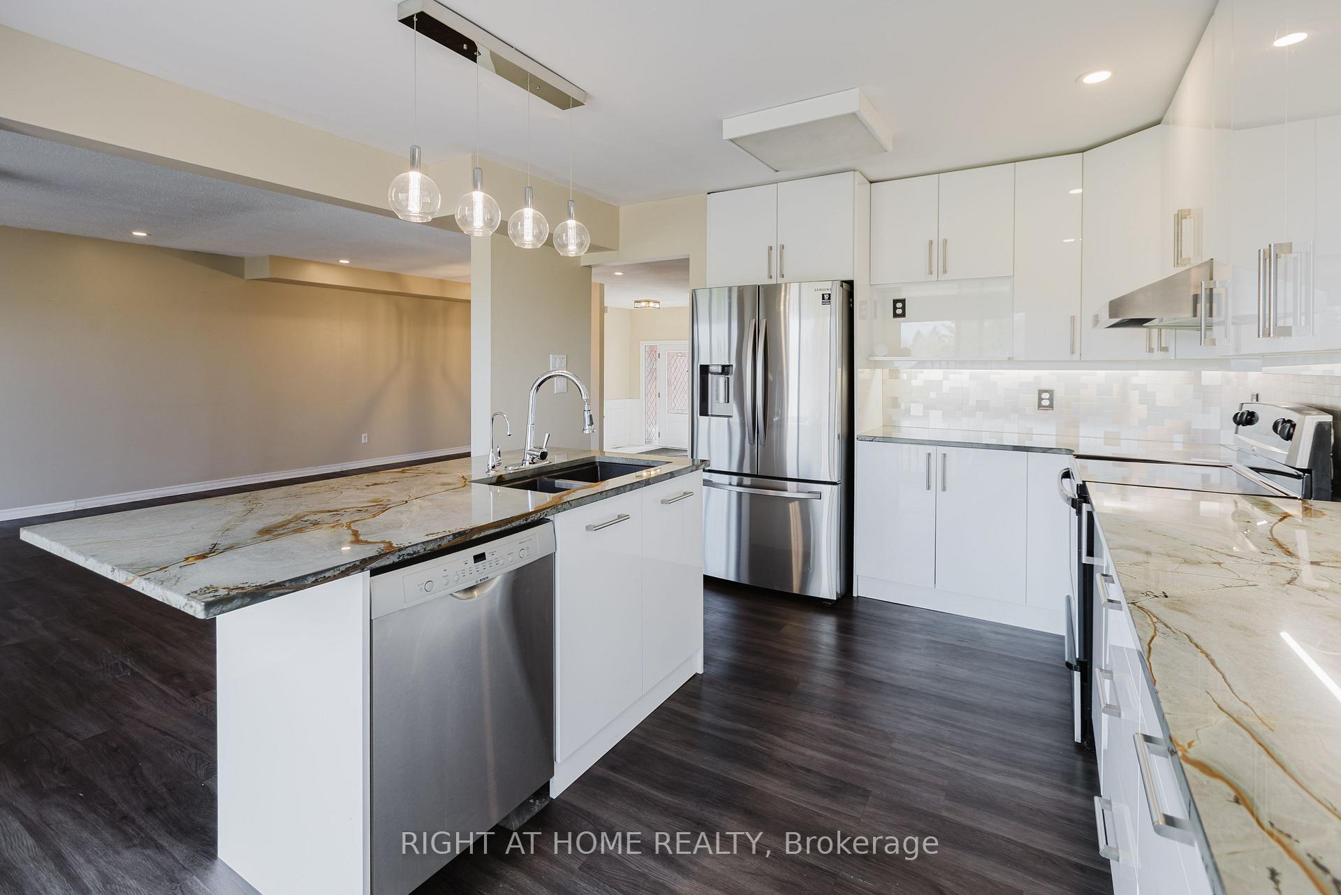 Photo 12 of 17 Windeyer Crescent E, Ottawa, Kanata - Kanata Lakes/Heritage Hills — HOMEH