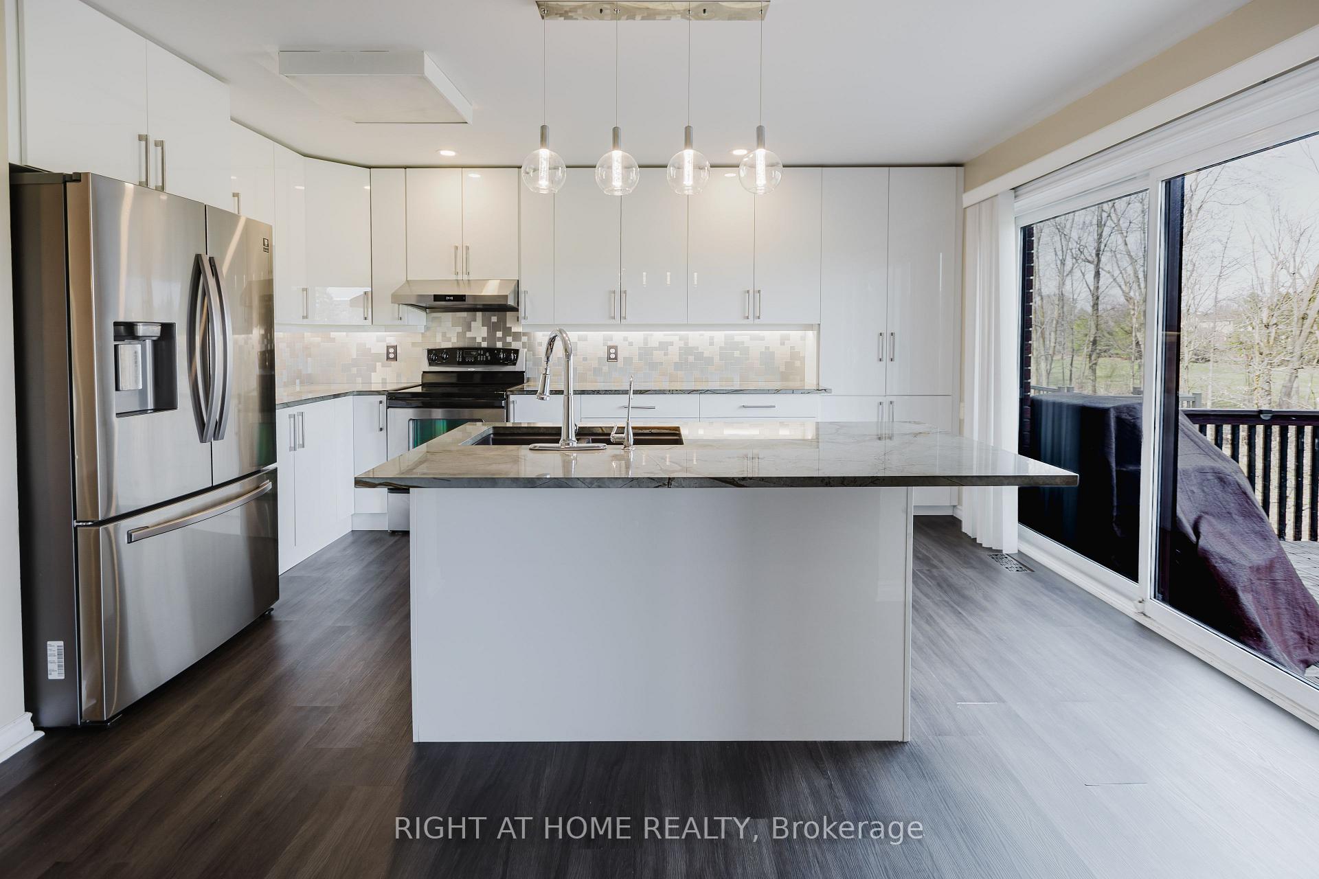Photo 14 of 17 Windeyer Crescent E, Ottawa, Kanata - Kanata Lakes/Heritage Hills — HOMEH