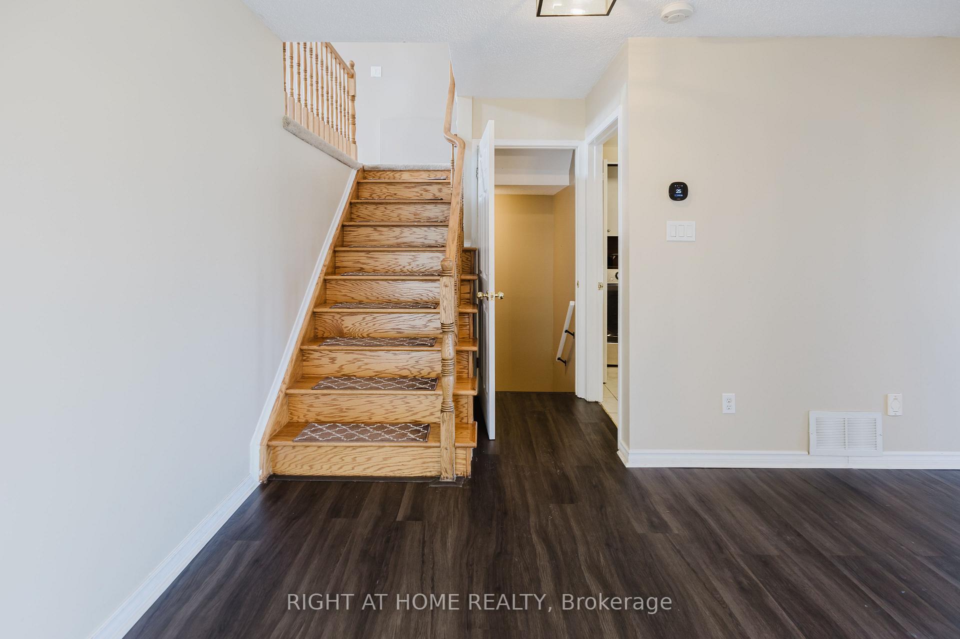Photo 16 of 17 Windeyer Crescent E, Ottawa, Kanata - Kanata Lakes/Heritage Hills — HOMEH