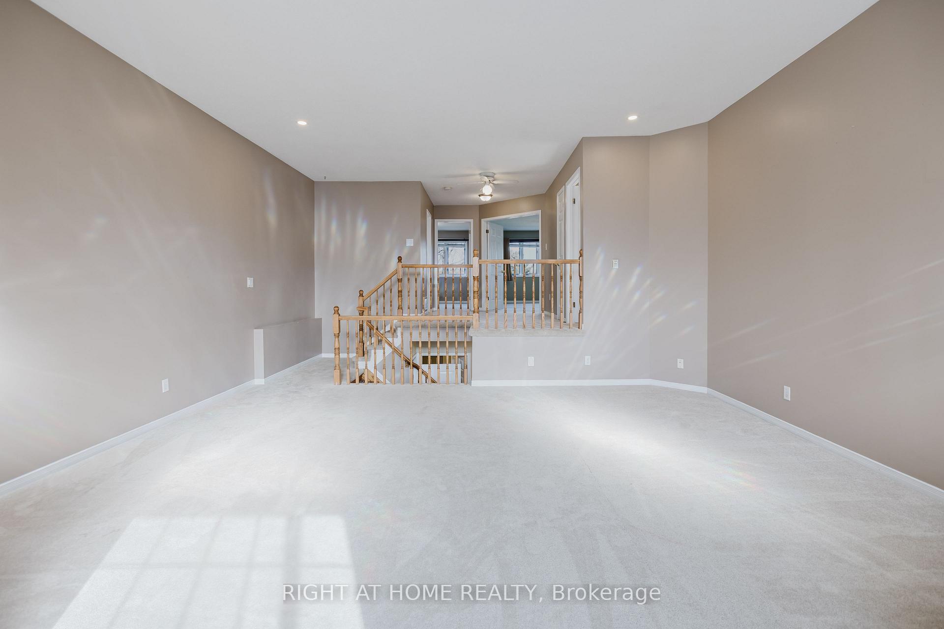 Photo 18 of 17 Windeyer Crescent E, Ottawa, Kanata - Kanata Lakes/Heritage Hills — HOMEH