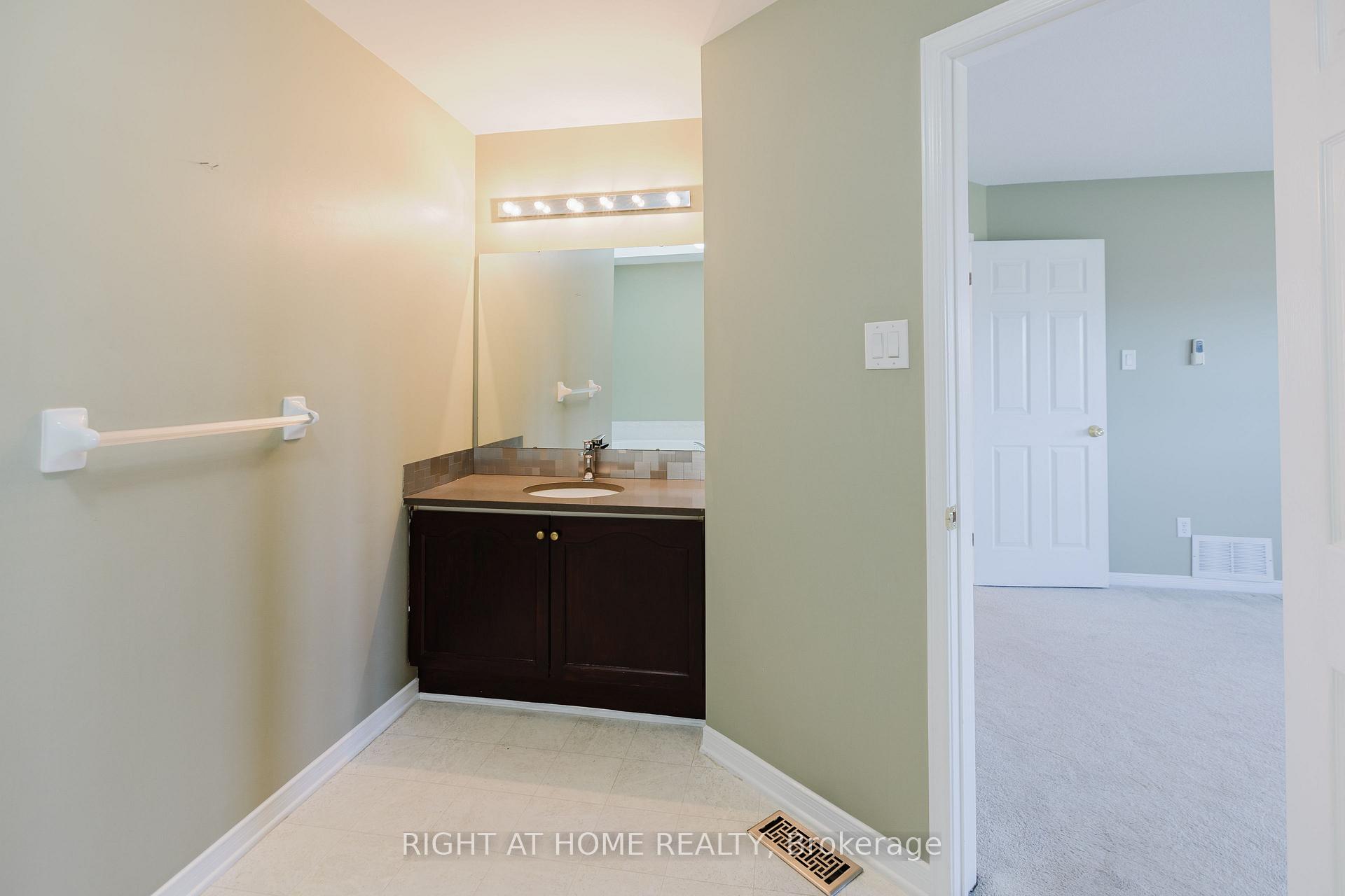 Photo 24 of 17 Windeyer Crescent E, Ottawa, Kanata - Kanata Lakes/Heritage Hills — HOMEH