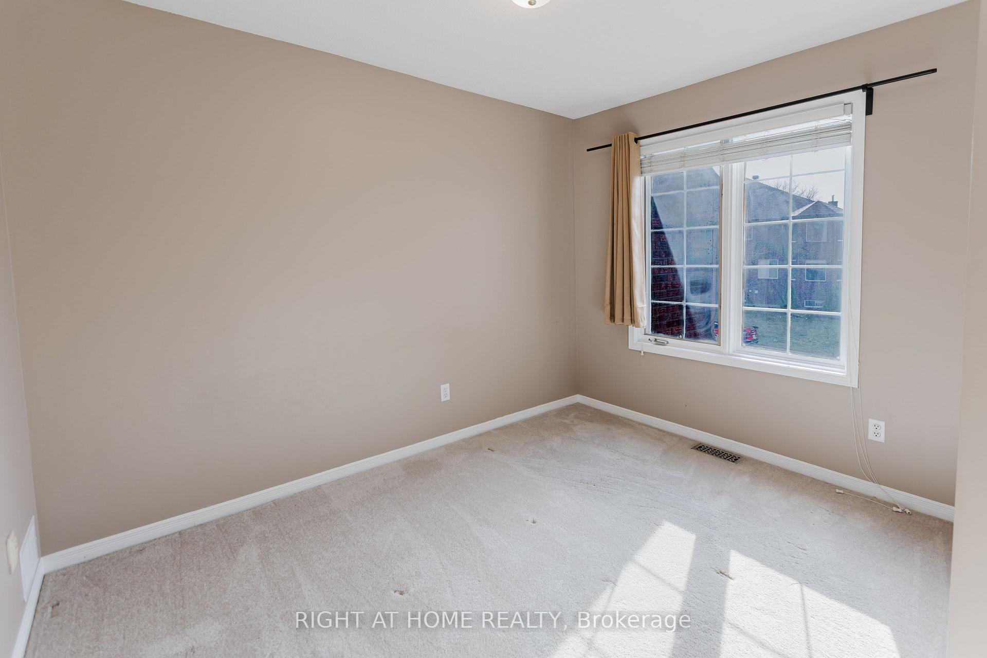 Photo 25 of 17 Windeyer Crescent E, Ottawa, Kanata - Kanata Lakes/Heritage Hills — HOMEH