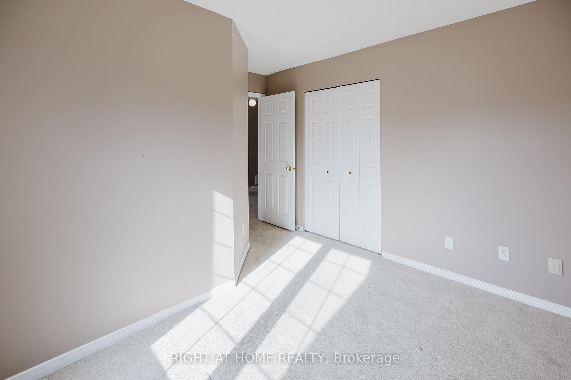 Photo 26 of 17 Windeyer Crescent E, Ottawa, Kanata - Kanata Lakes/Heritage Hills — HOMEH