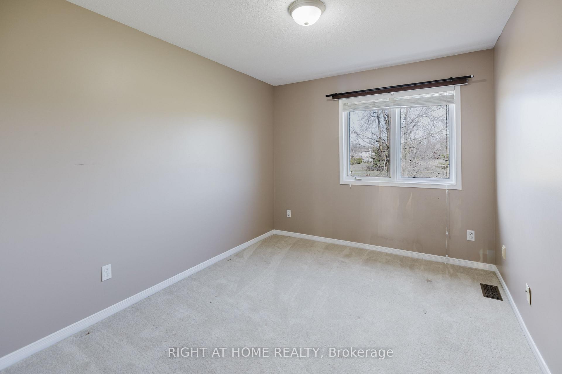 Photo 27 of 17 Windeyer Crescent E, Ottawa, Kanata - Kanata Lakes/Heritage Hills — HOMEH