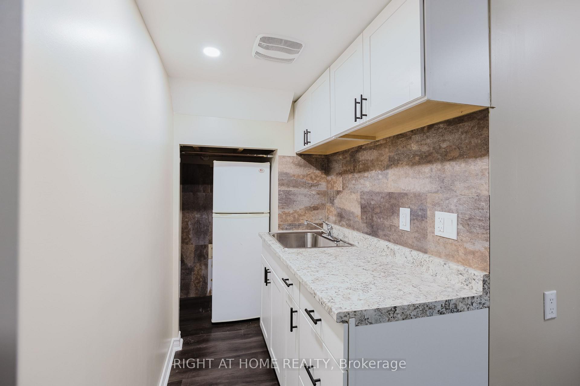 Photo 33 of 17 Windeyer Crescent E, Ottawa, Kanata - Kanata Lakes/Heritage Hills — HOMEH