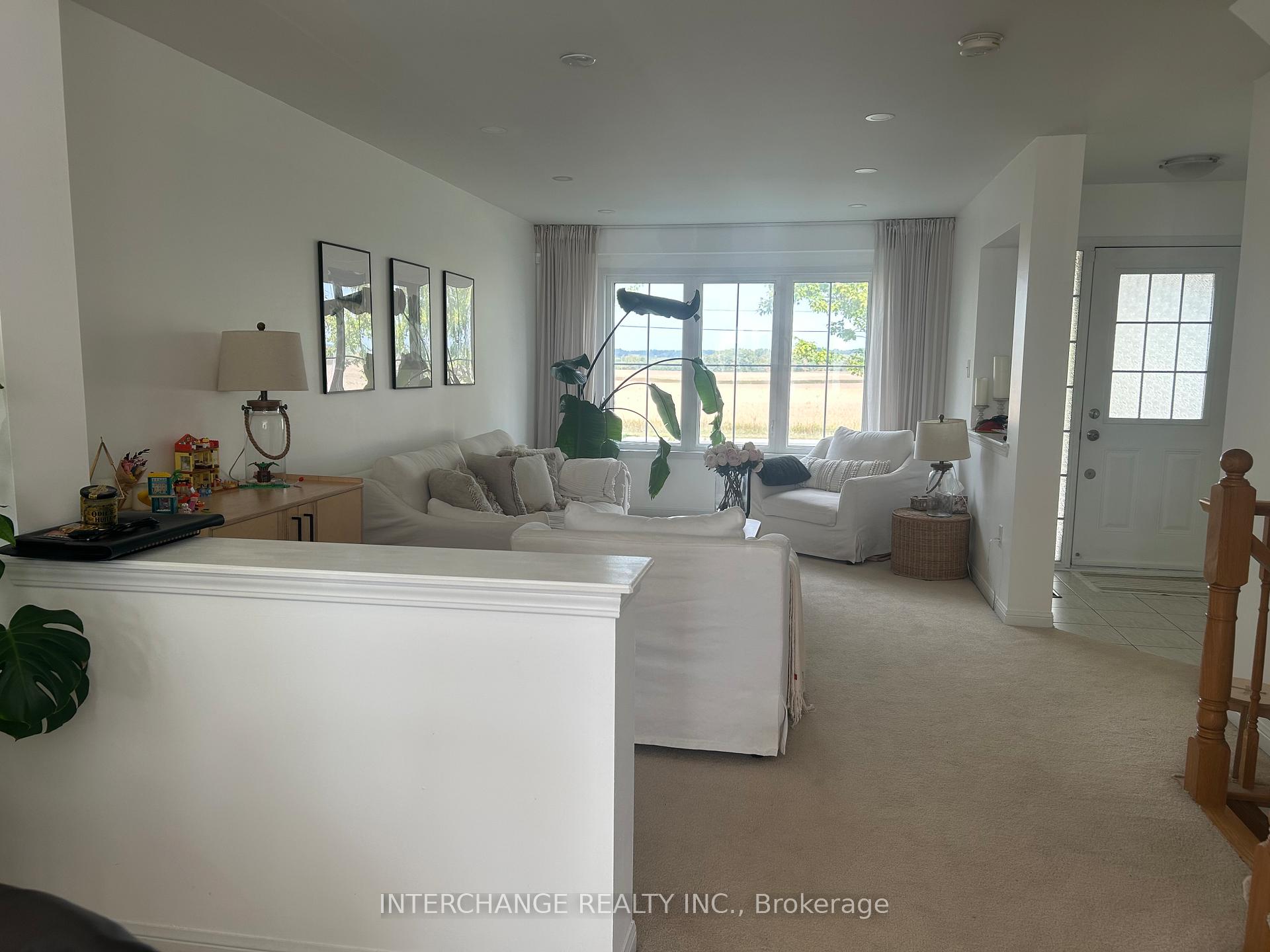Photo 6 of 310 Gas Lamp Lane, Markham, Cornell — HOMEH