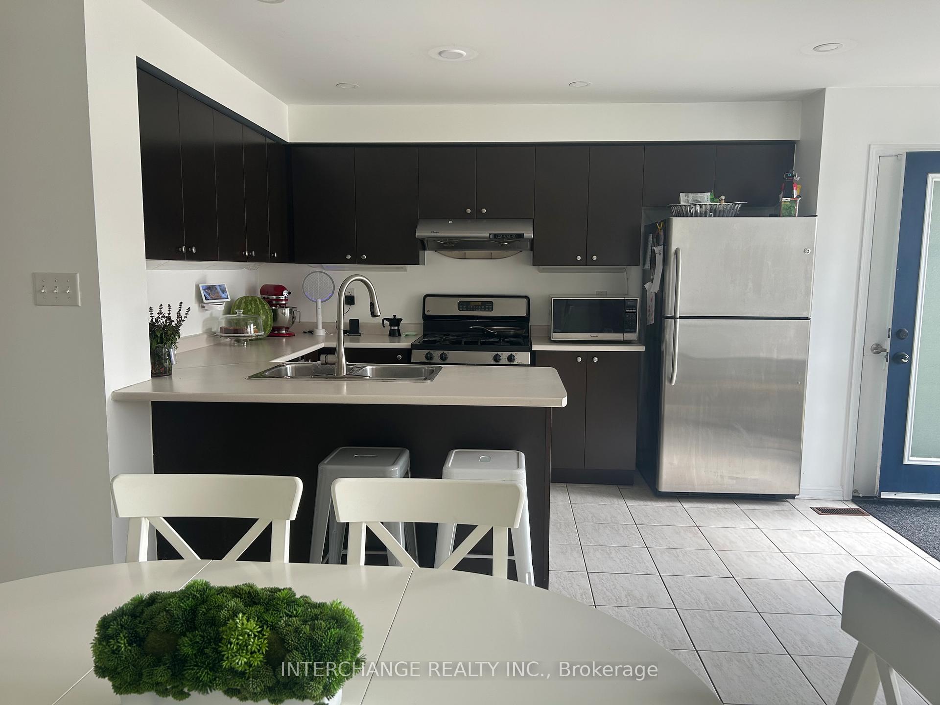 Photo 8 of 310 Gas Lamp Lane, Markham, Cornell — HOMEH