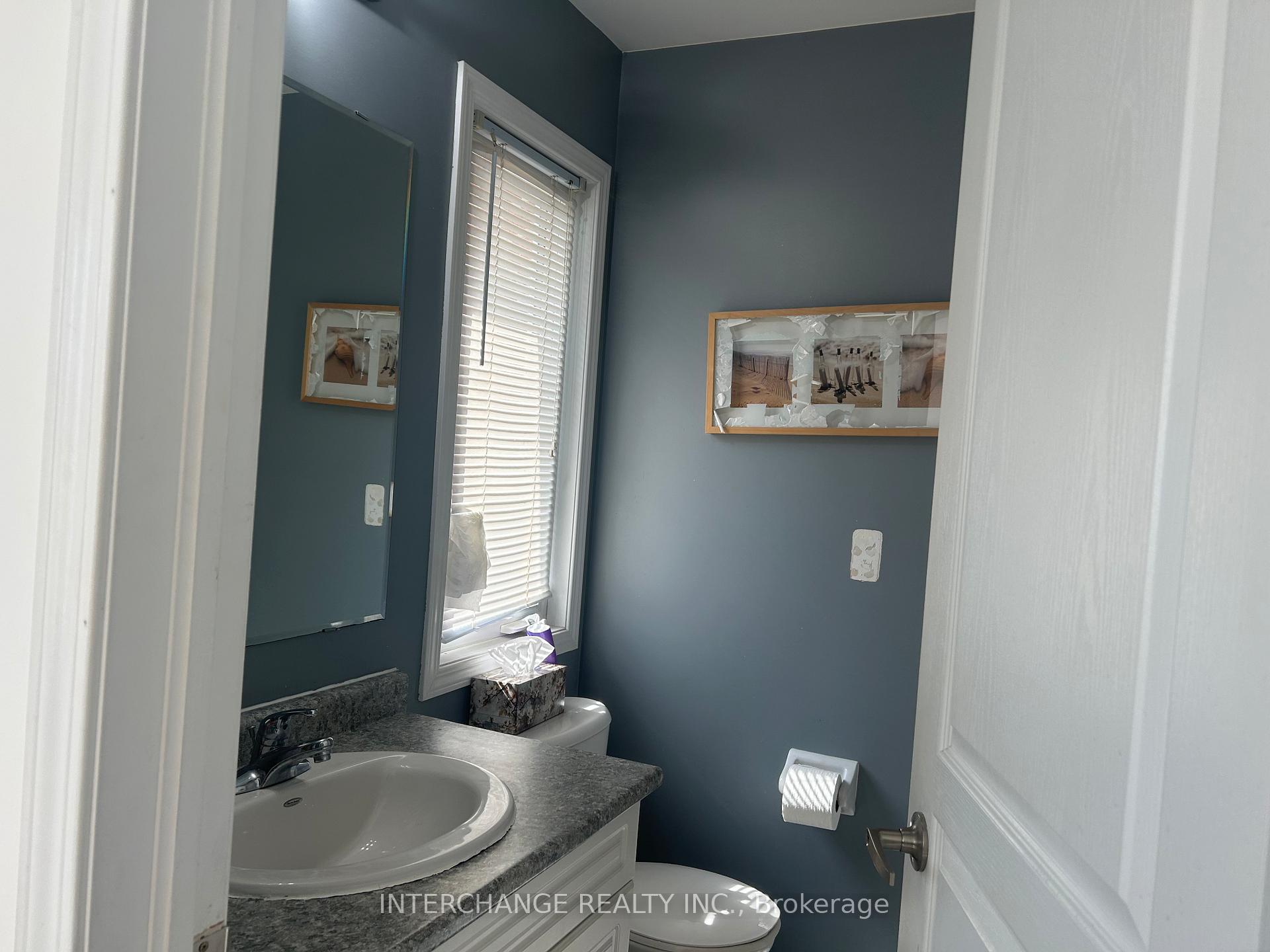 Photo 10 of 310 Gas Lamp Lane, Markham, Cornell — HOMEH
