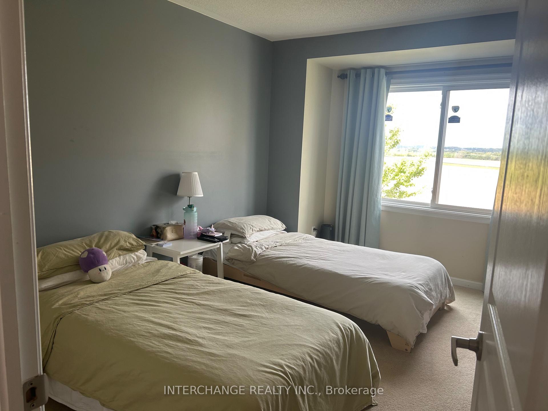 Photo 14 of 310 Gas Lamp Lane, Markham, Cornell — HOMEH