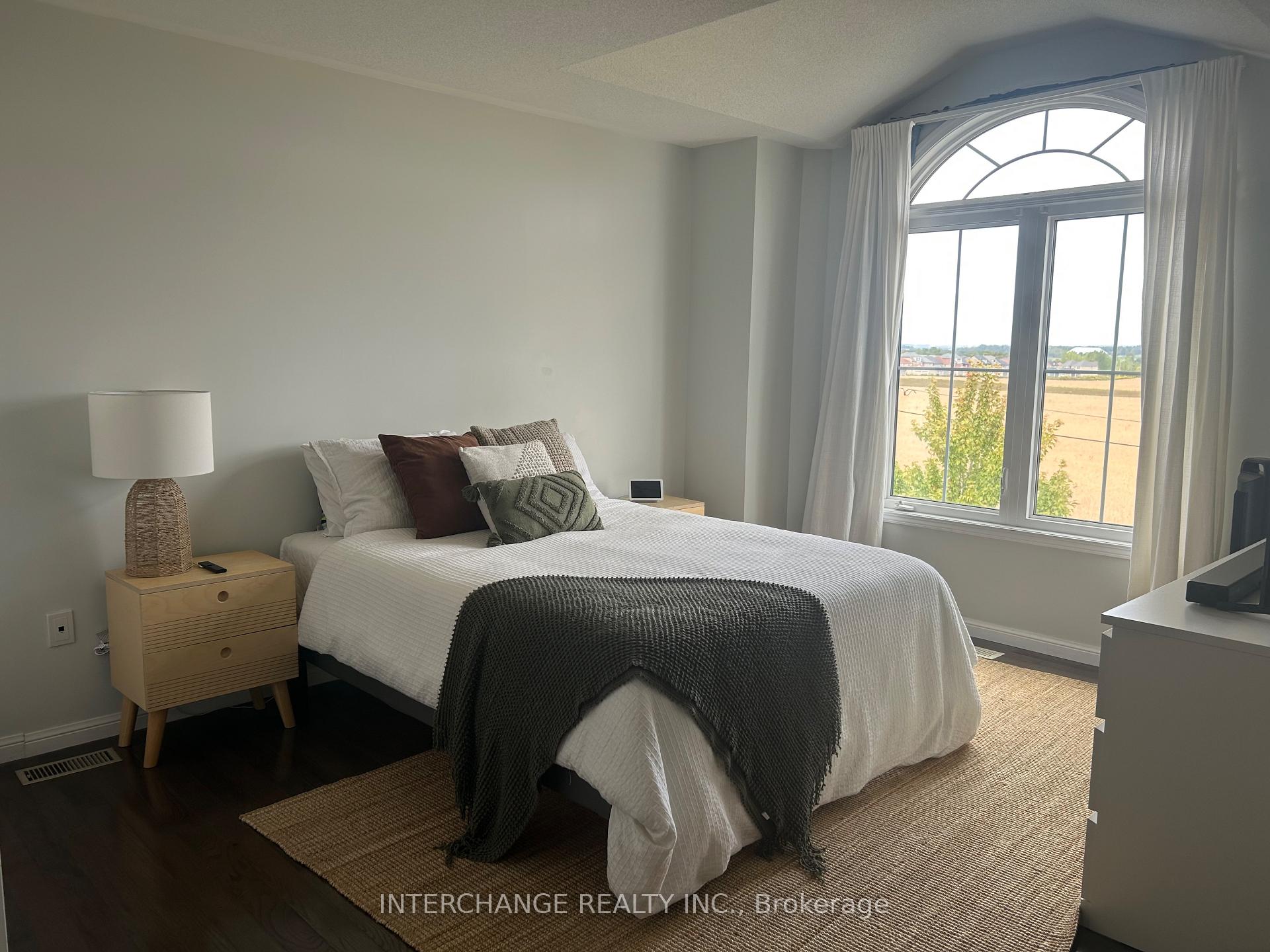 Photo 21 of 310 Gas Lamp Lane, Markham, Cornell — HOMEH