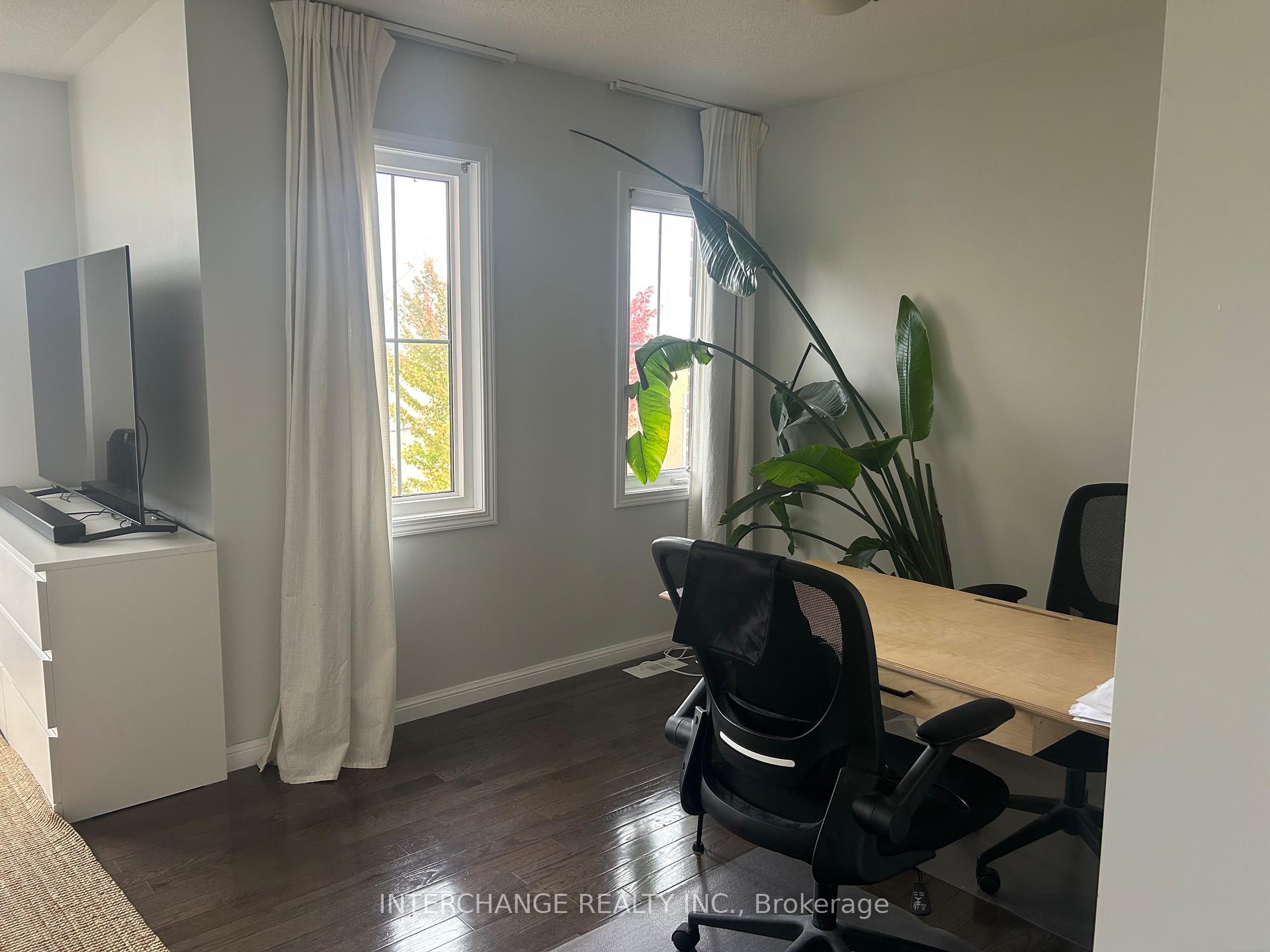 Photo 23 of 310 Gas Lamp Lane, Markham, Cornell — HOMEH