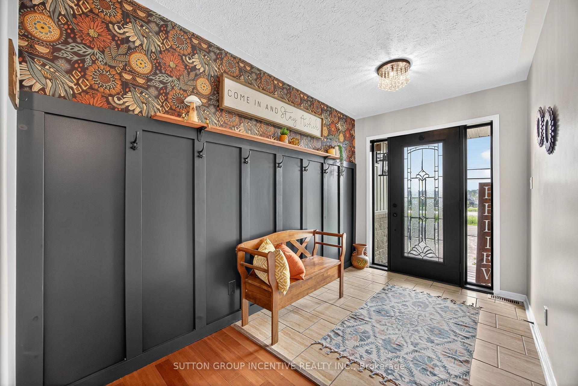 Photo 2 of 1084 Harbourview Drive, Midland — HOMEH