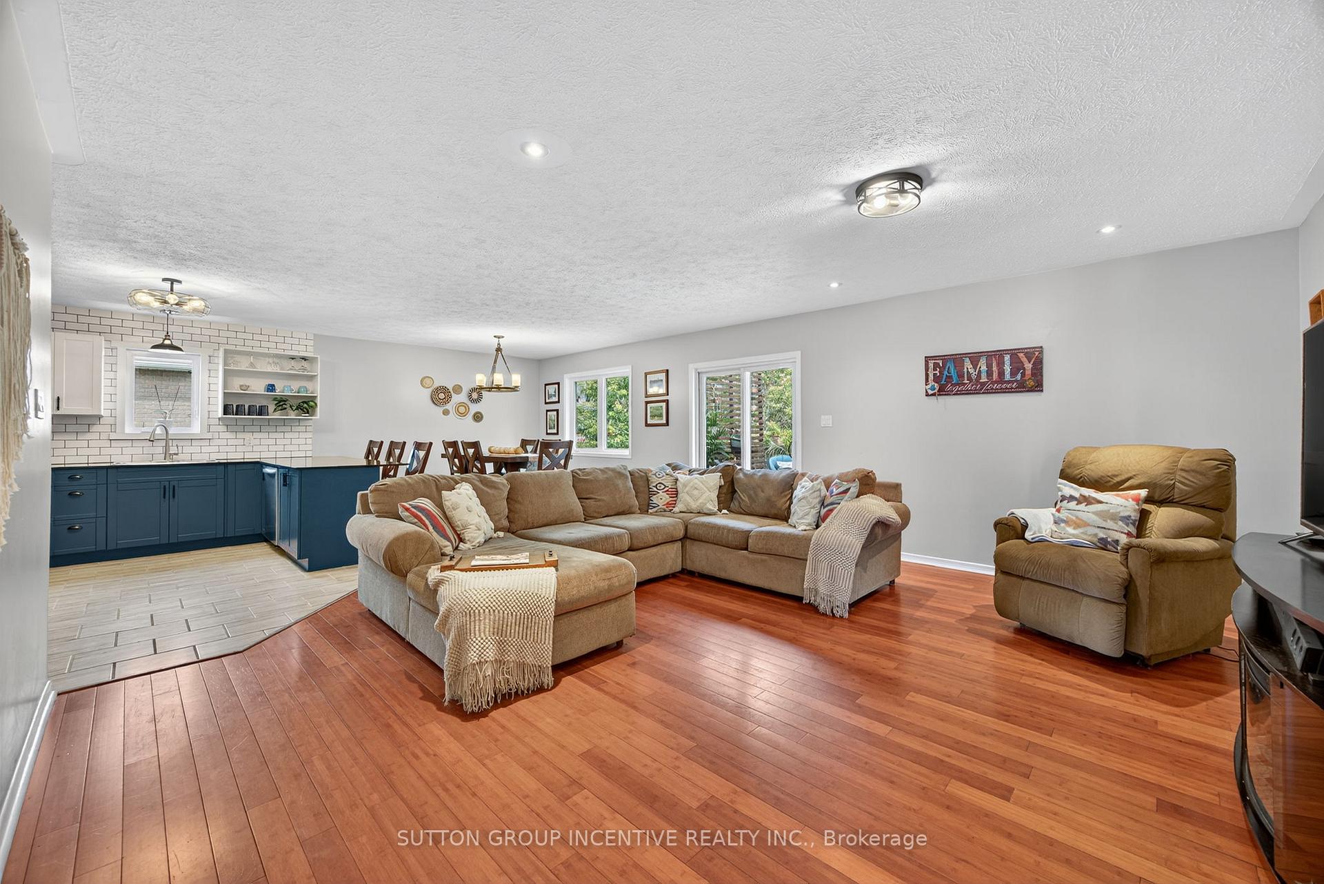 Photo 3 of 1084 Harbourview Drive, Midland — HOMEH