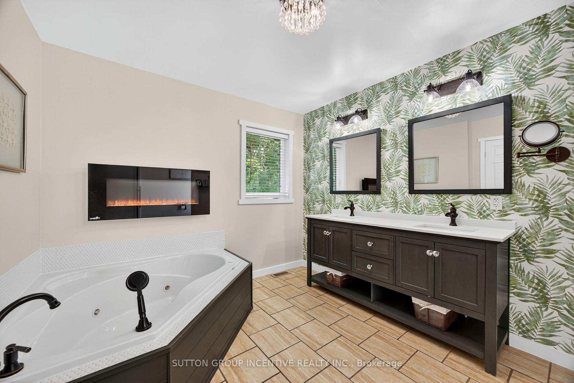 Photo 13 of 1084 Harbourview Drive, Midland — HOMEH