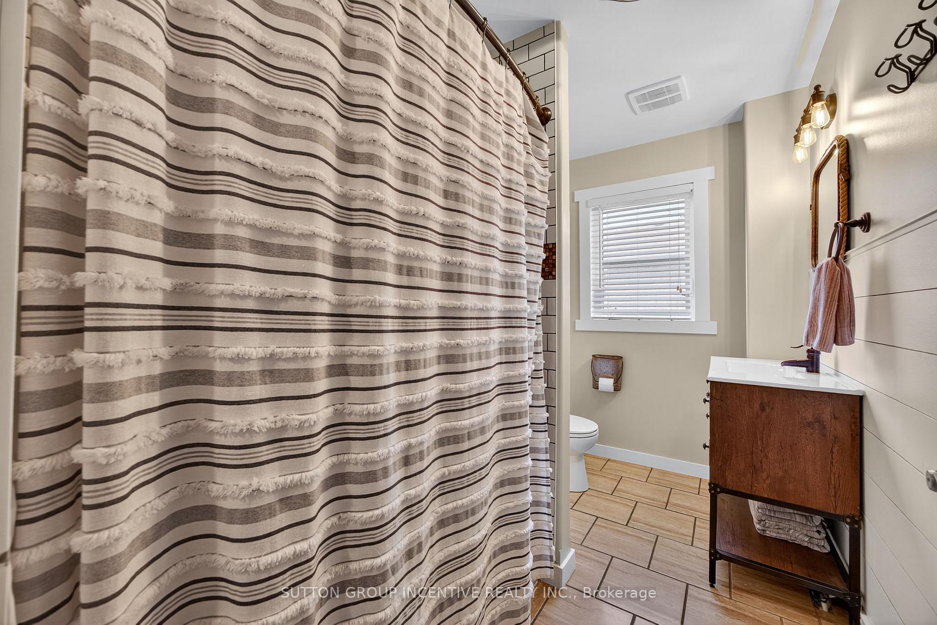 Photo 17 of 1084 Harbourview Drive, Midland — HOMEH