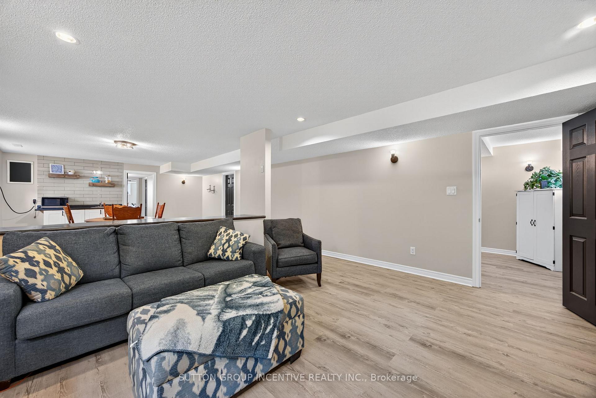 Photo 21 of 1084 Harbourview Drive, Midland — HOMEH