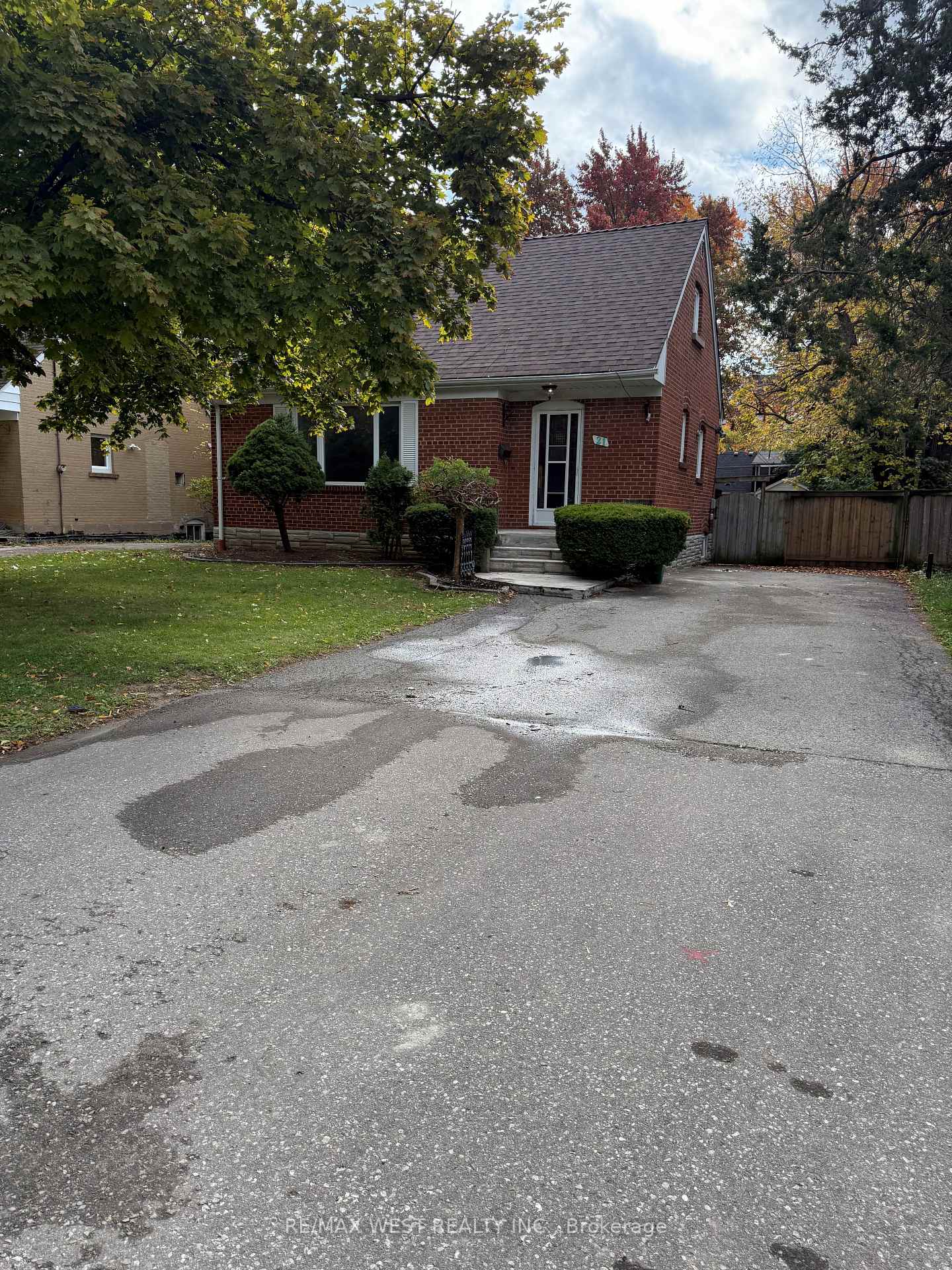 Photo 2 of 21 Woodward Avenue, Markham, Grandview — HOMEH
