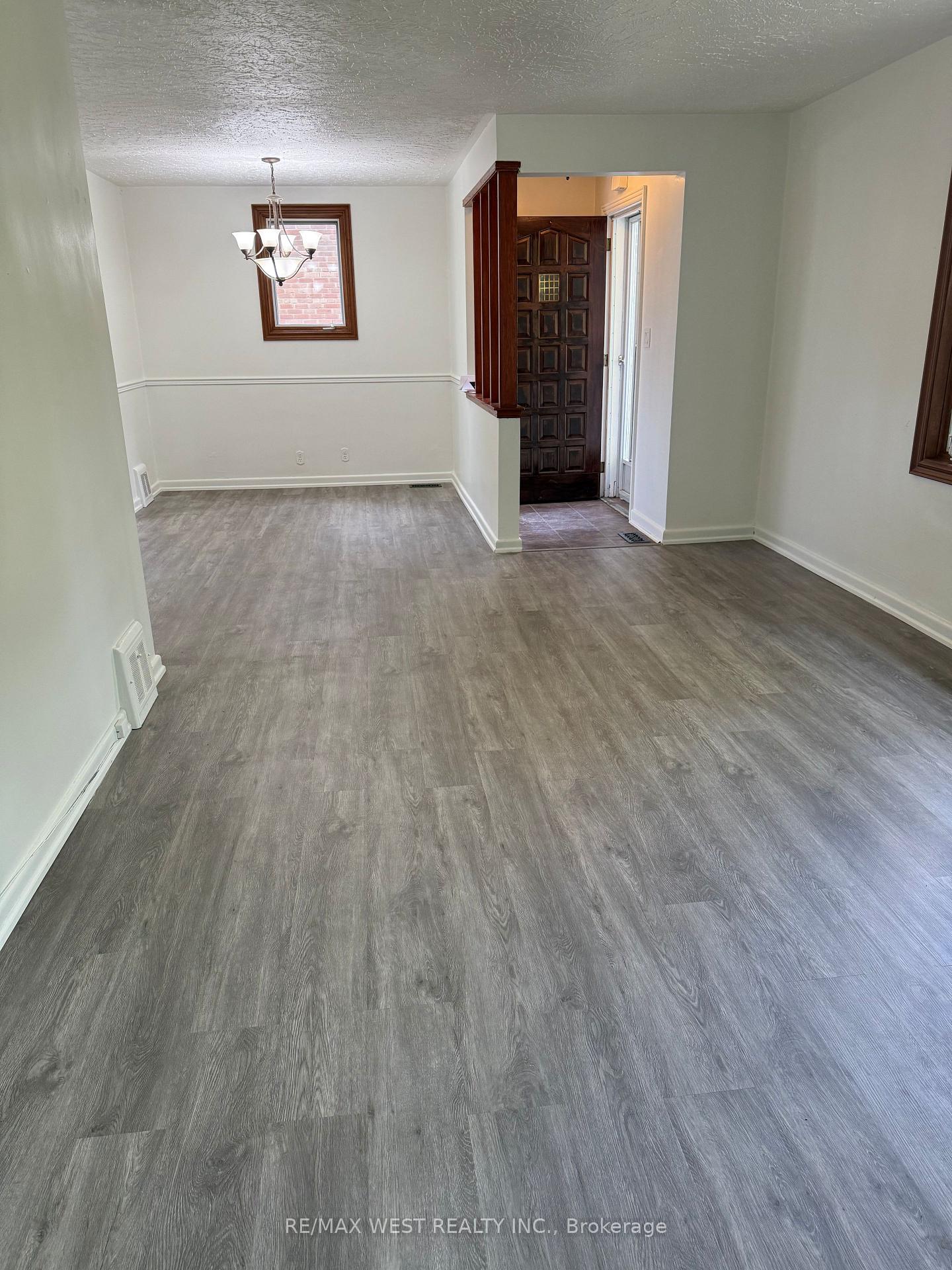 Photo 3 of 21 Woodward Avenue, Markham, Grandview — HOMEH