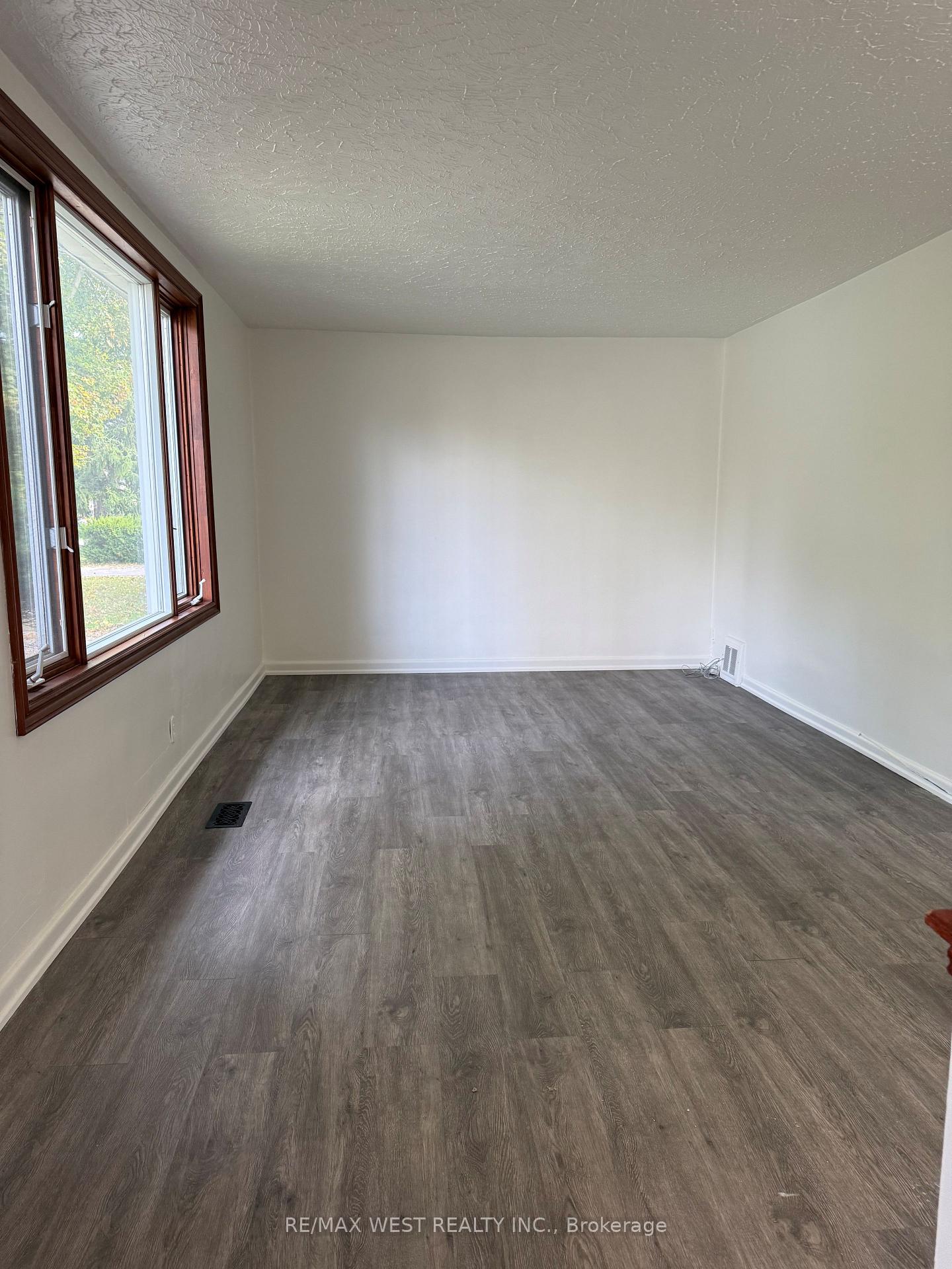 Photo 4 of 21 Woodward Avenue, Markham, Grandview — HOMEH