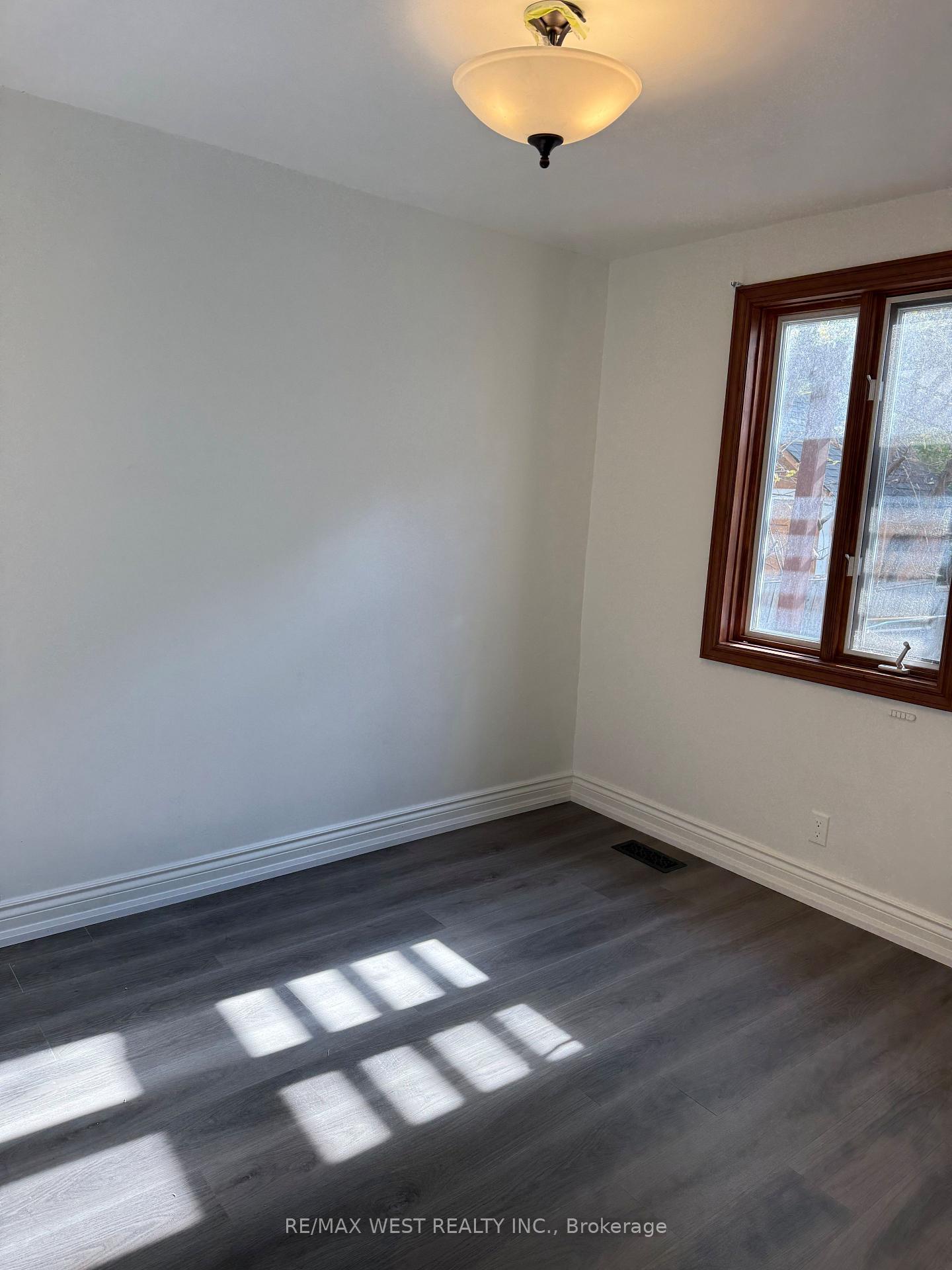 Photo 5 of 21 Woodward Avenue, Markham, Grandview — HOMEH