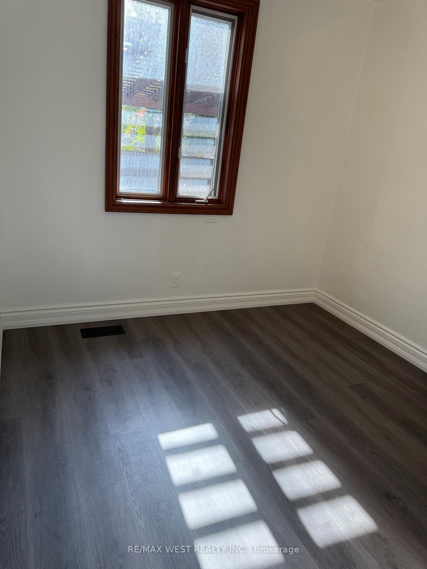 Photo 6 of 21 Woodward Avenue, Markham, Grandview — HOMEH