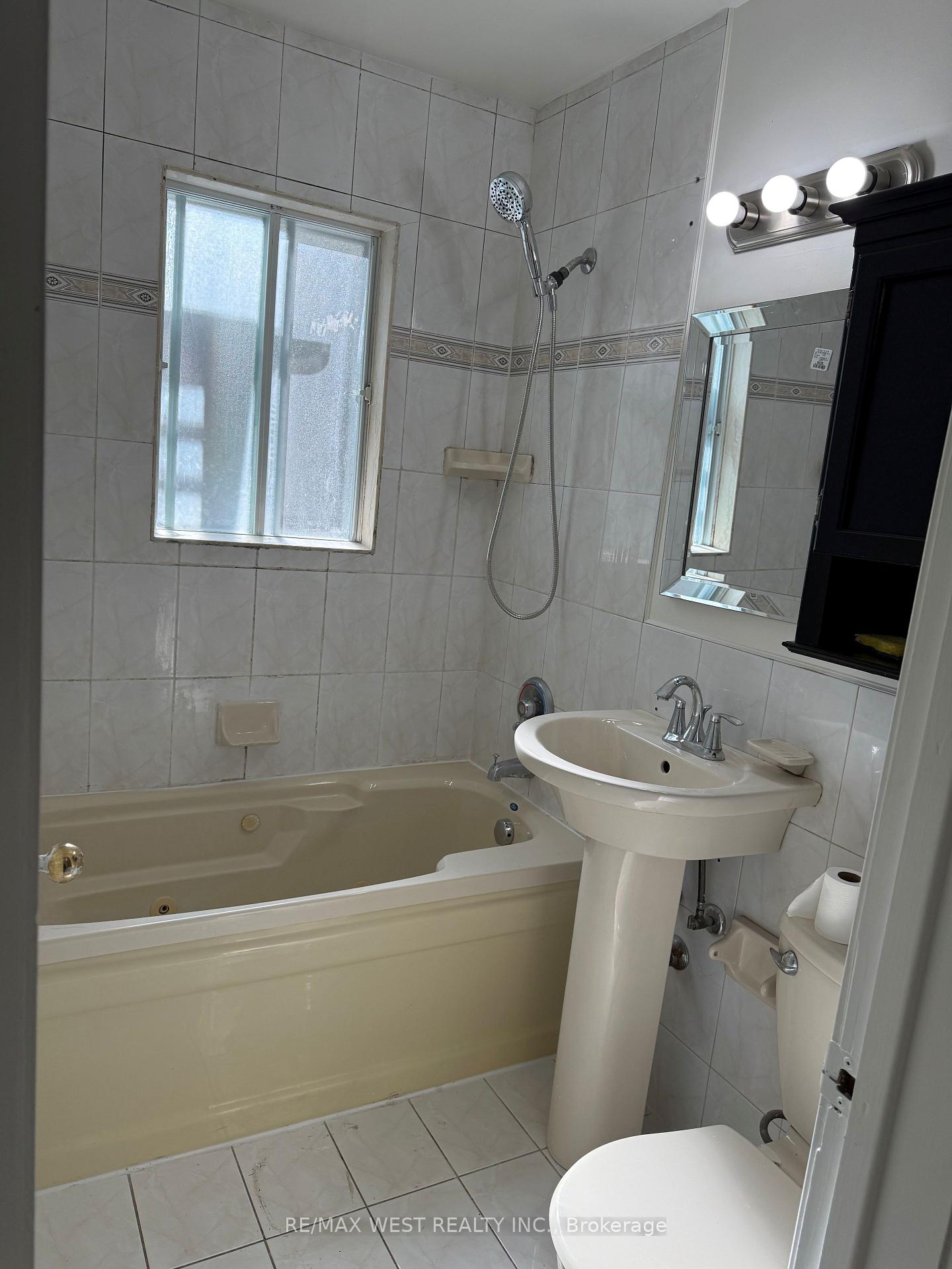 Photo 11 of 21 Woodward Avenue, Markham, Grandview — HOMEH