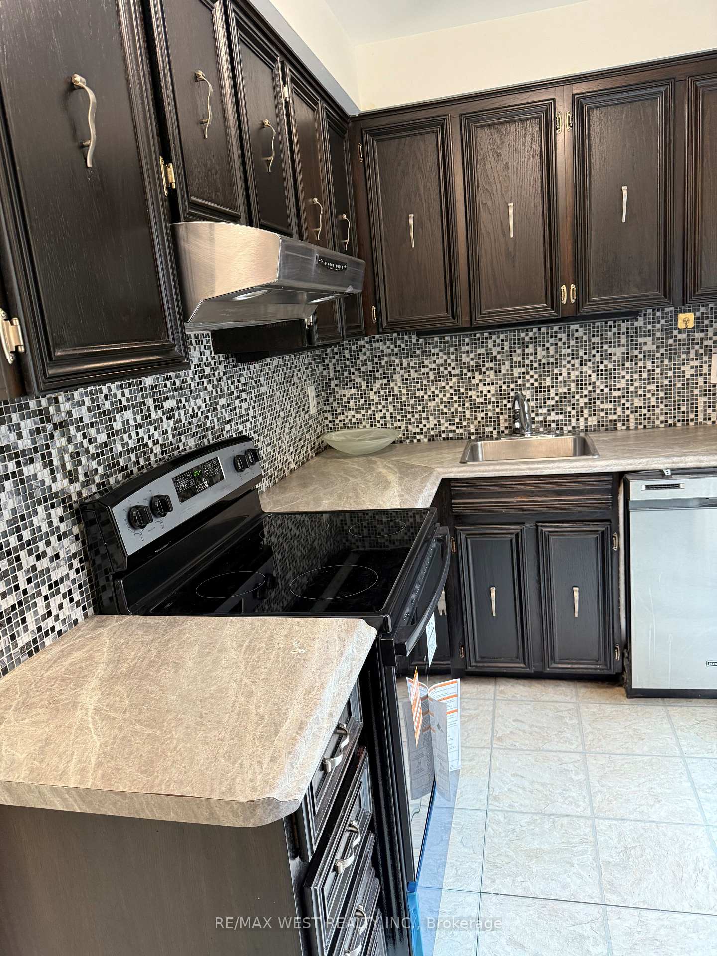 Photo 14 of 21 Woodward Avenue, Markham, Grandview — HOMEH