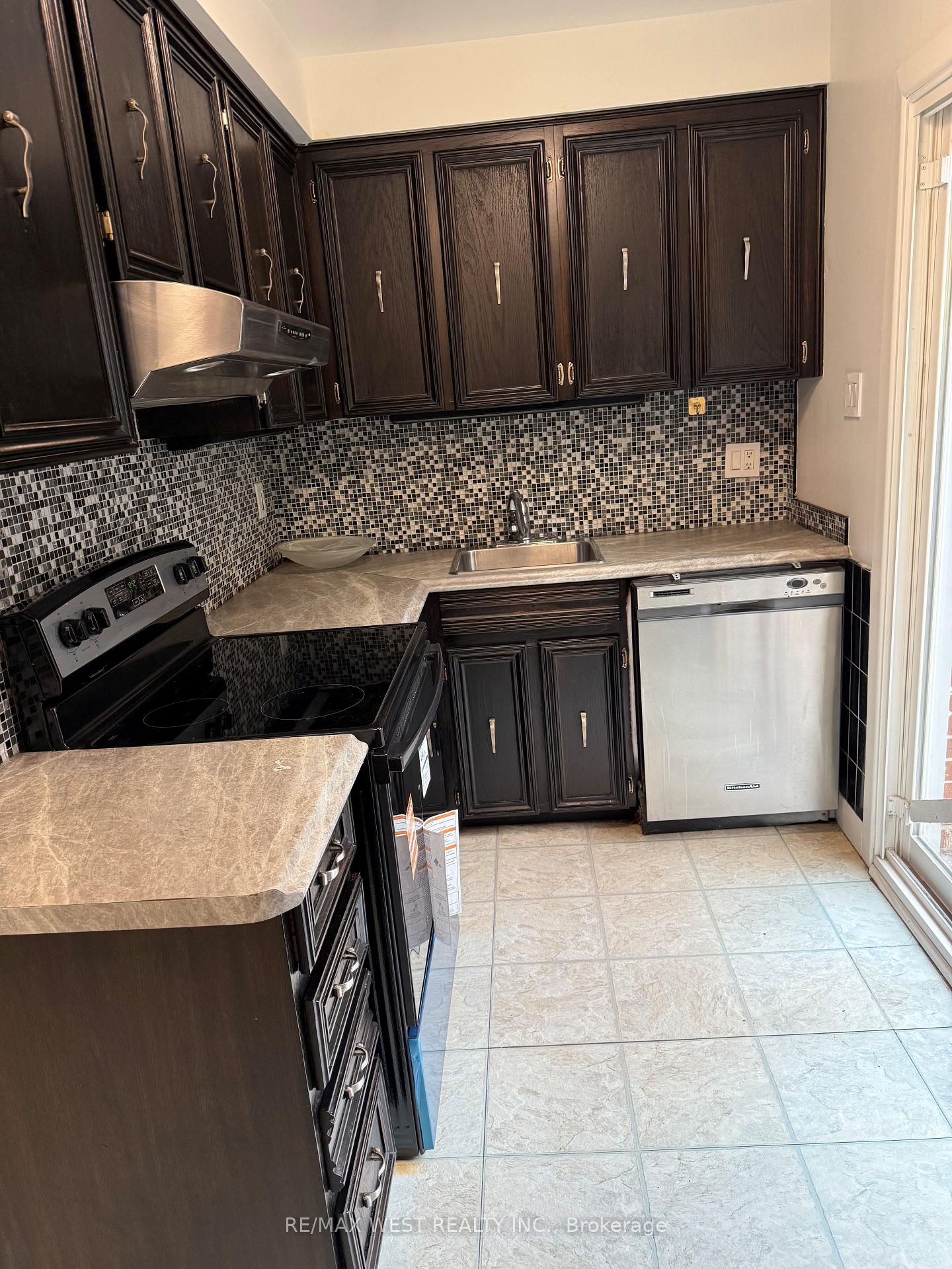 Photo 16 of 21 Woodward Avenue, Markham, Grandview — HOMEH