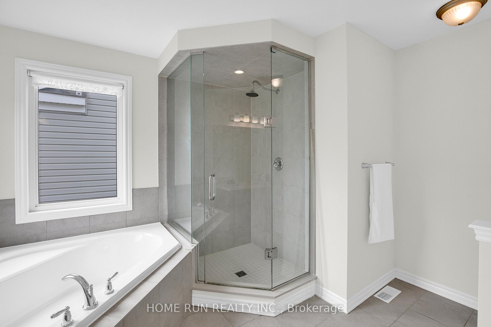 Photo 25 of 185 Flowing Creek Circle, Ottawa, Kanata - Emerald Meadows/Trailwest — HOMEH