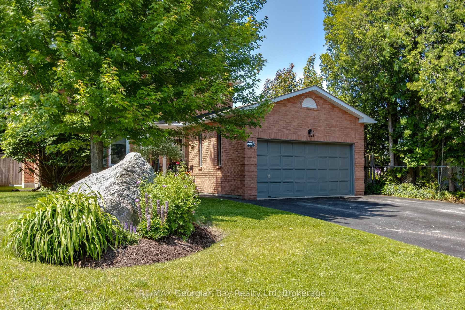 Photo 3 of 992 Dominion Avenue, Midland — HOMEH