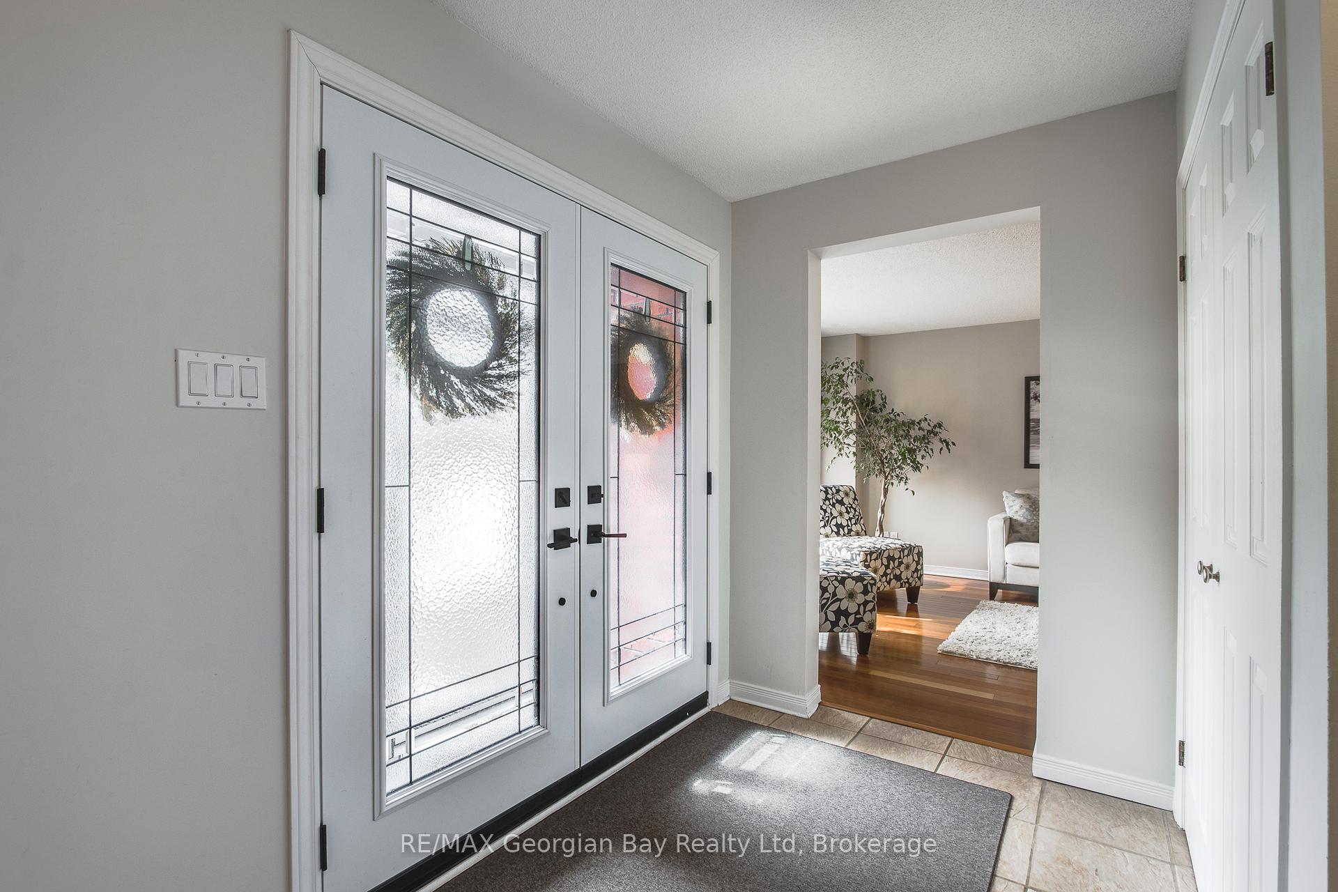 Photo 4 of 992 Dominion Avenue, Midland — HOMEH