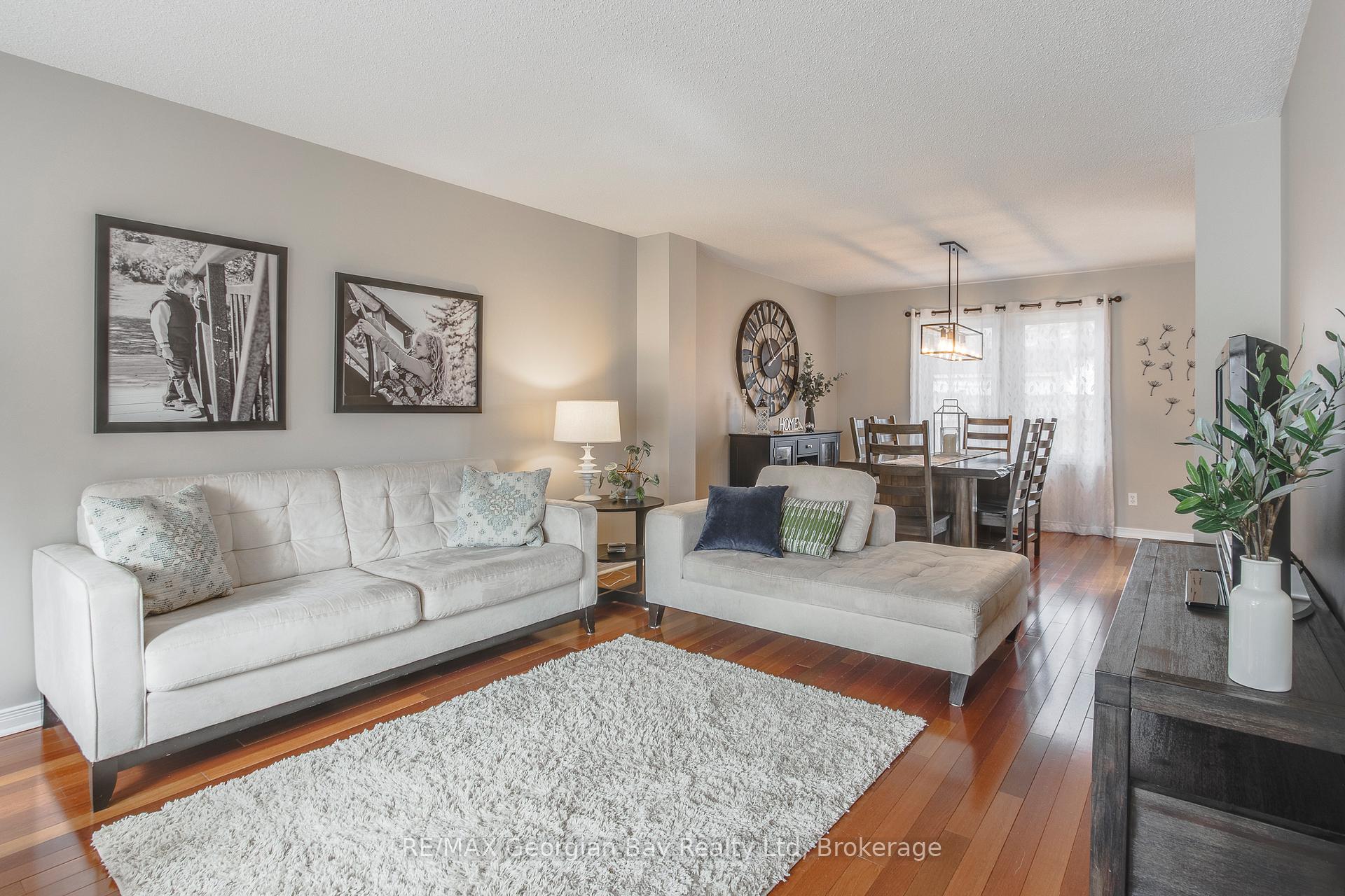 Photo 11 of 992 Dominion Avenue, Midland — HOMEH