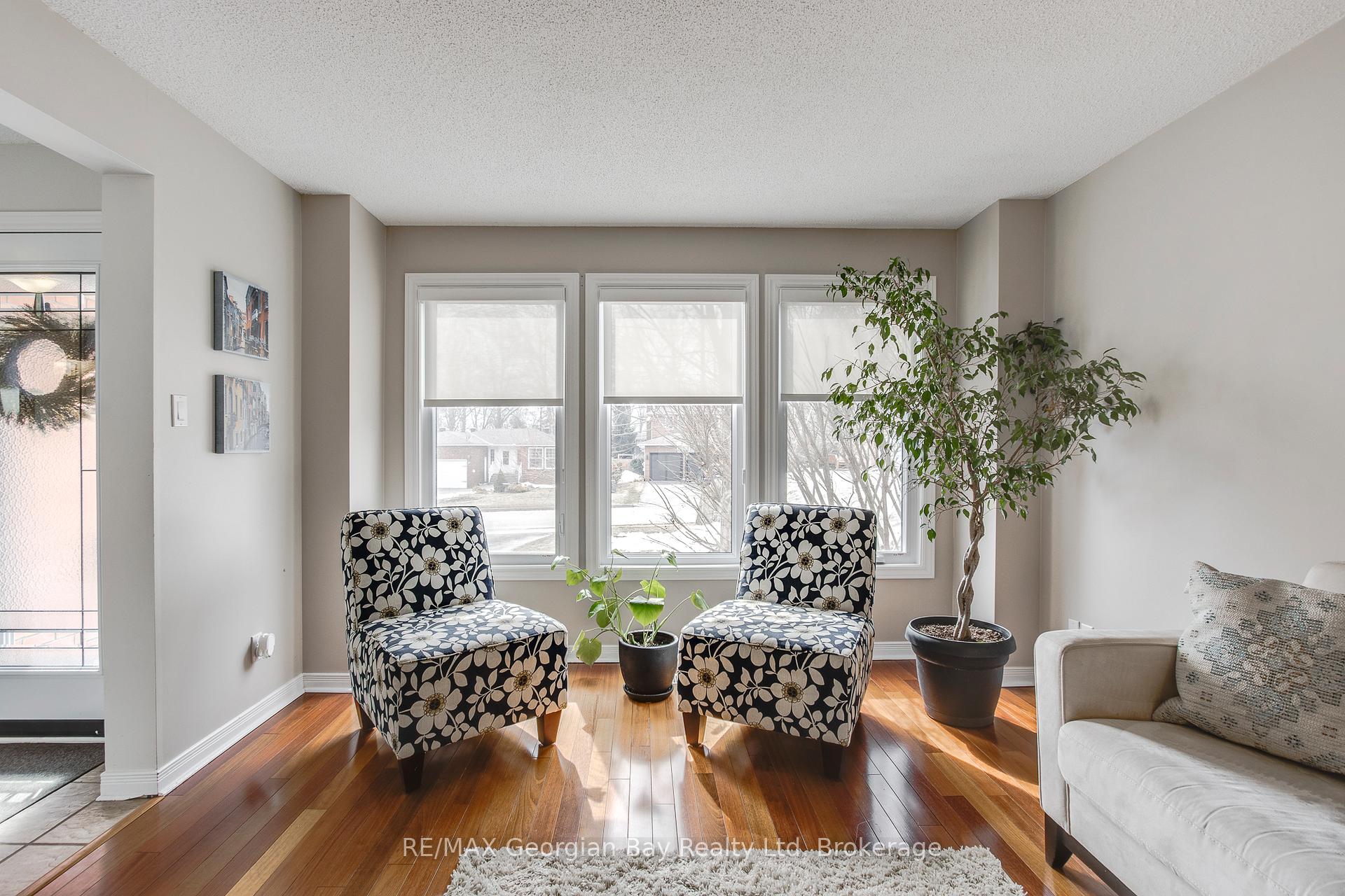 Photo 13 of 992 Dominion Avenue, Midland — HOMEH