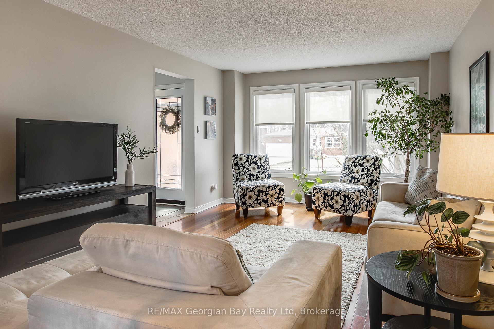 Photo 14 of 992 Dominion Avenue, Midland — HOMEH