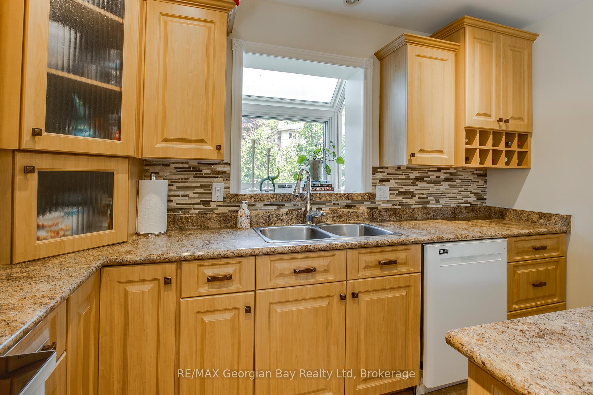 Photo 17 of 992 Dominion Avenue, Midland — HOMEH