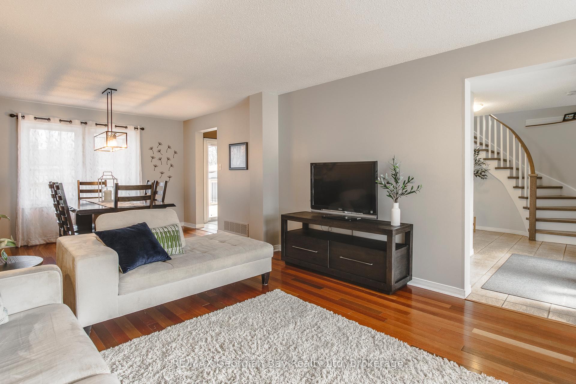 Photo 18 of 992 Dominion Avenue, Midland — HOMEH