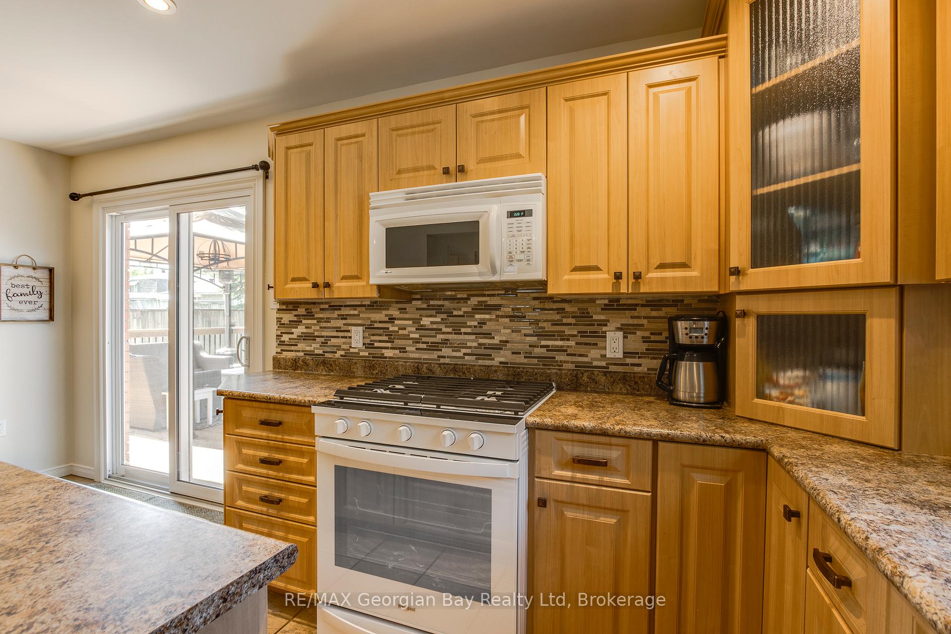 Photo 19 of 992 Dominion Avenue, Midland — HOMEH