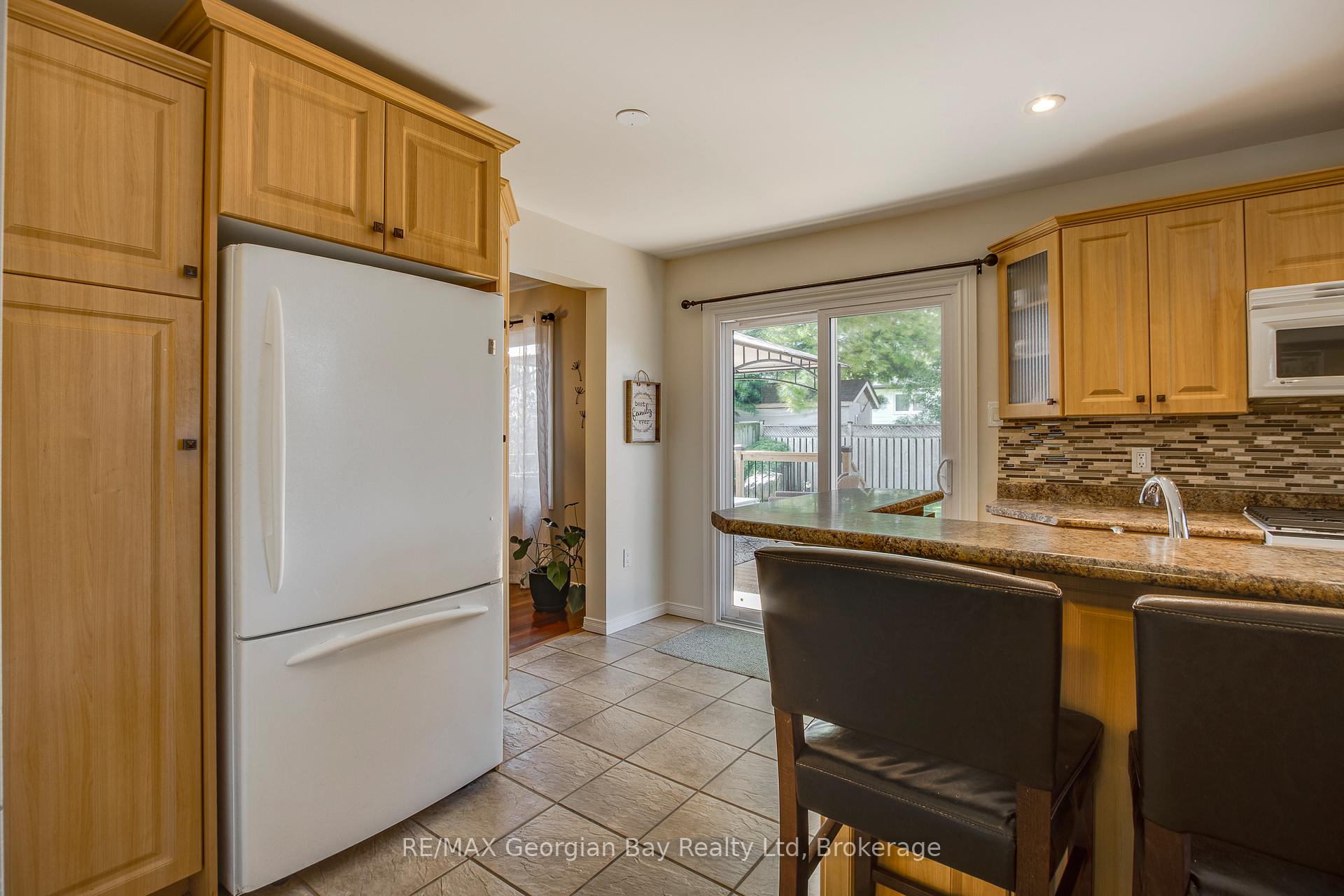 Photo 21 of 992 Dominion Avenue, Midland — HOMEH