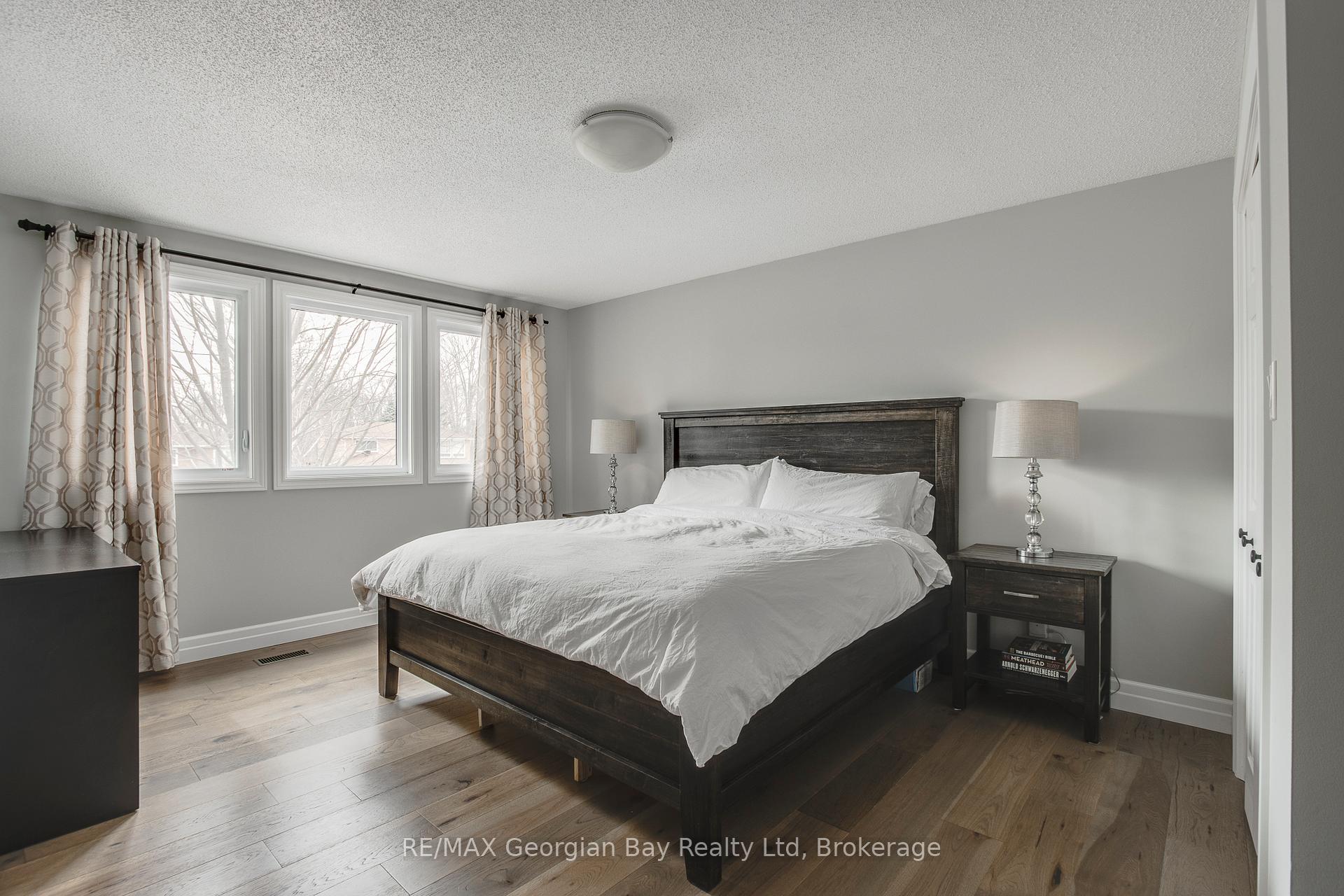 Photo 25 of 992 Dominion Avenue, Midland — HOMEH