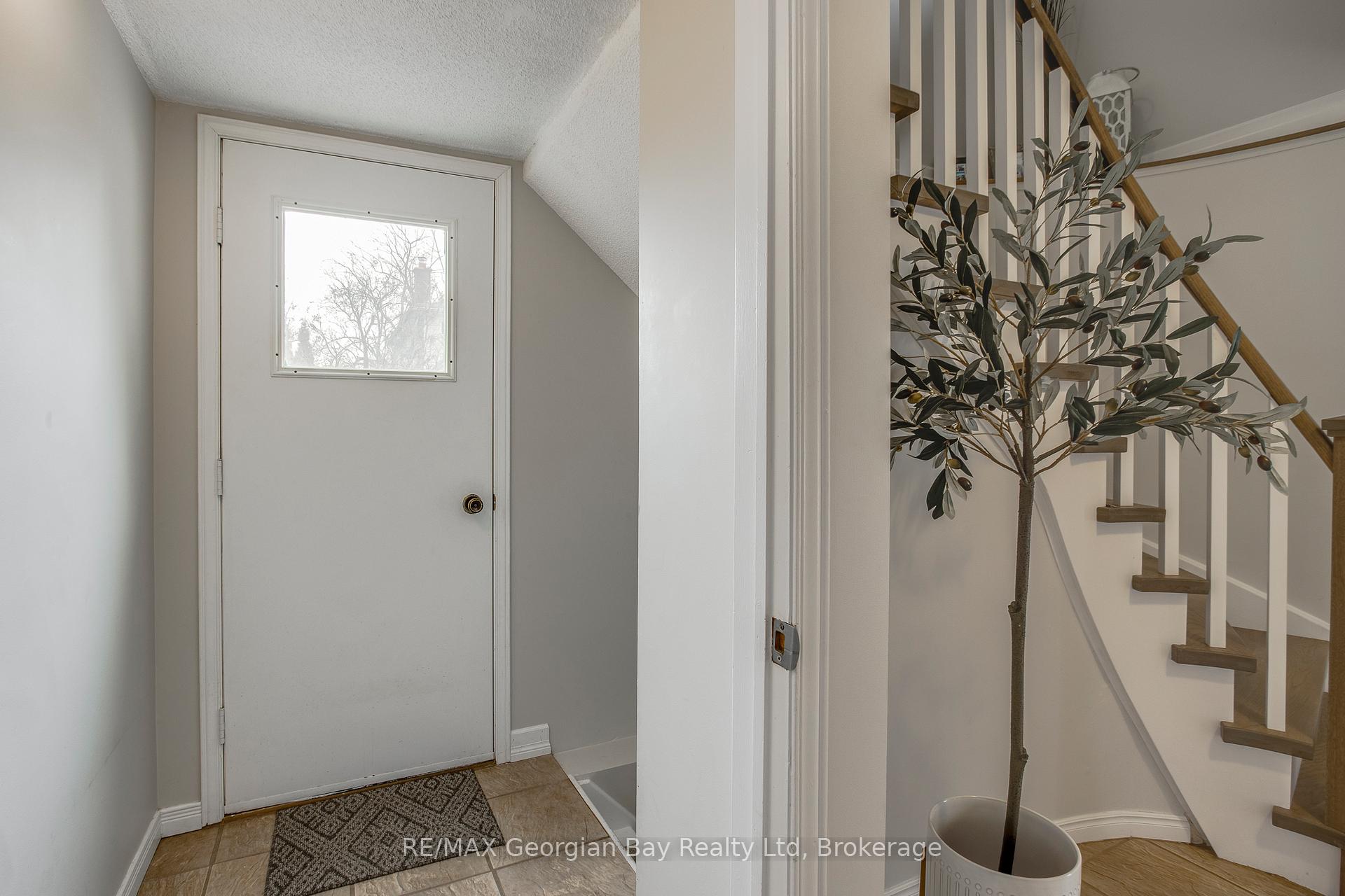 Photo 35 of 992 Dominion Avenue, Midland — HOMEH