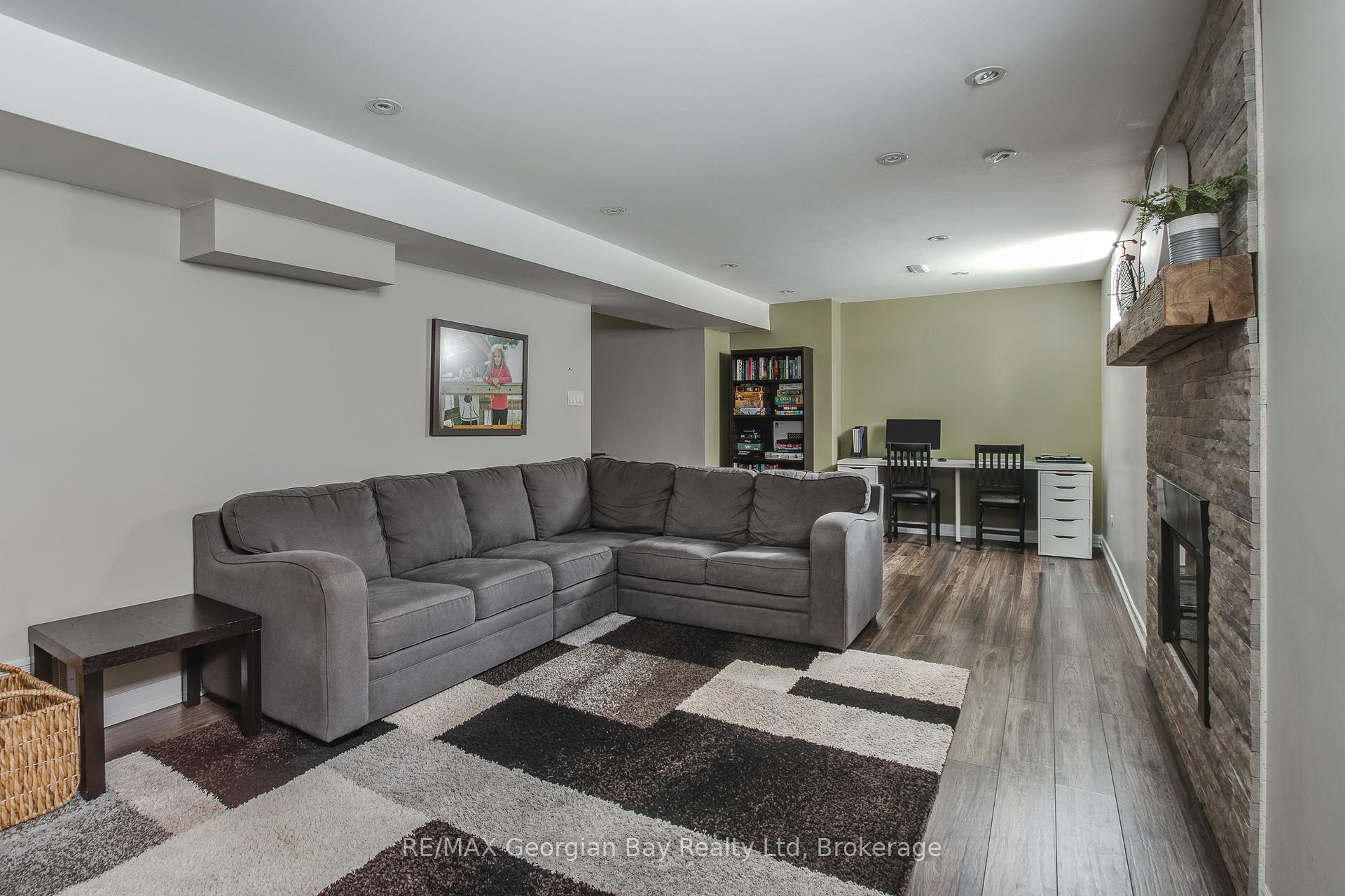 Photo 36 of 992 Dominion Avenue, Midland — HOMEH