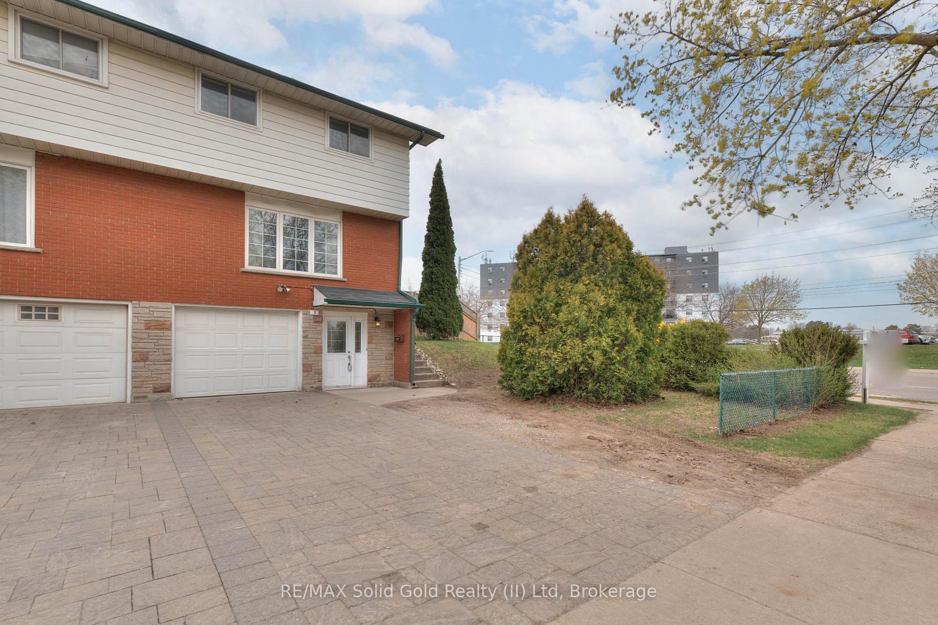 Photo 1 of 3 Shaftsbury Drive, Kitchener — HOMEH