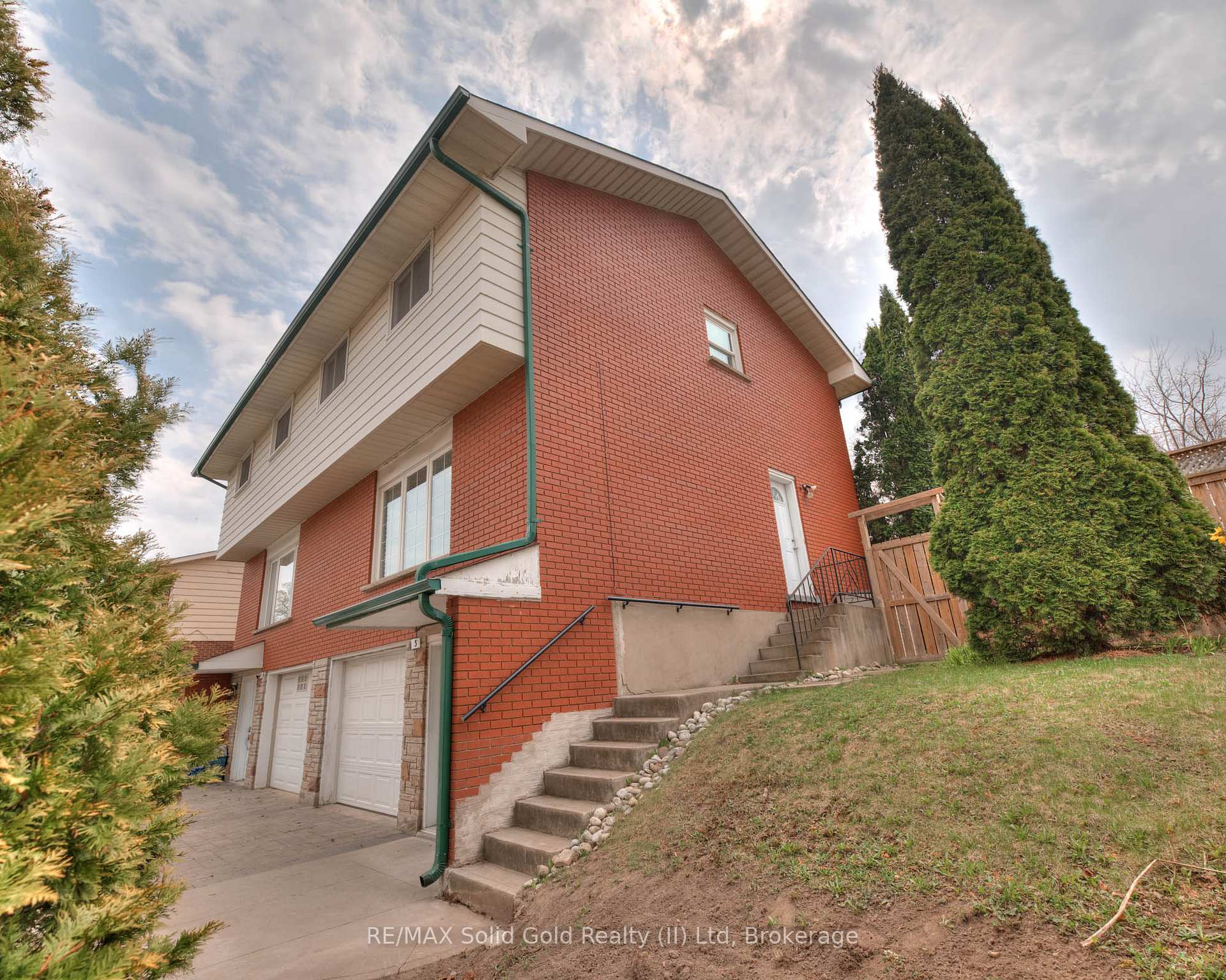 Photo 4 of 3 Shaftsbury Drive, Kitchener — HOMEH