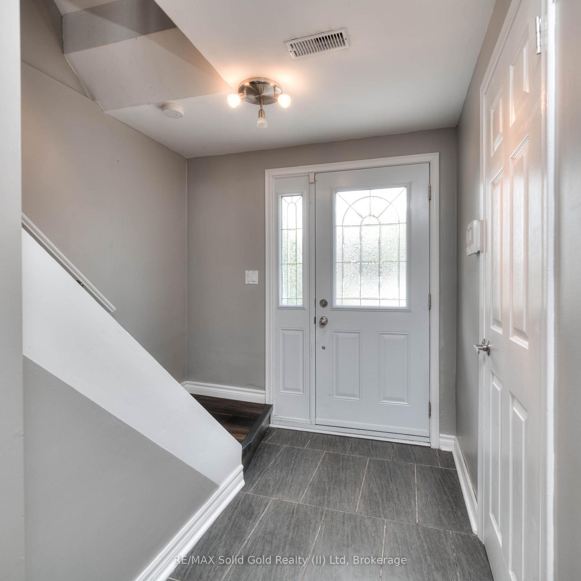 Photo 5 of 3 Shaftsbury Drive, Kitchener — HOMEH