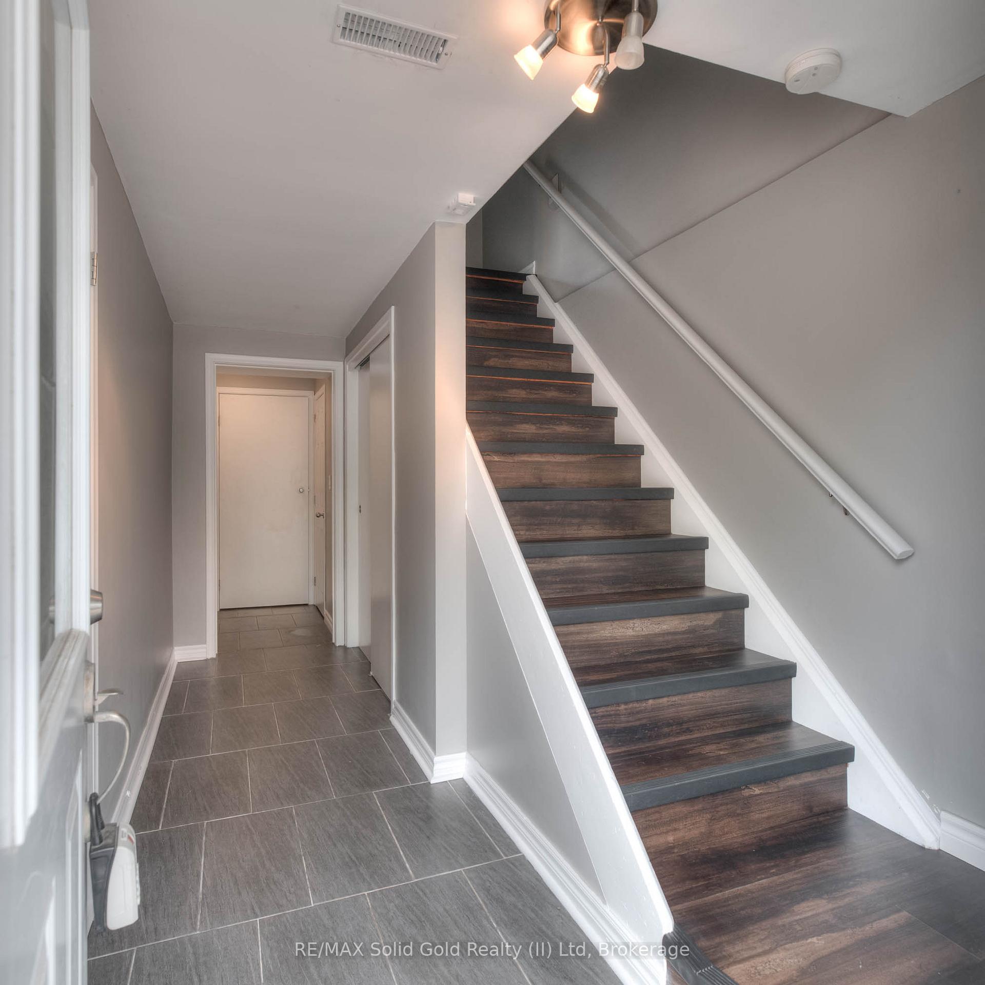 Photo 6 of 3 Shaftsbury Drive, Kitchener — HOMEH